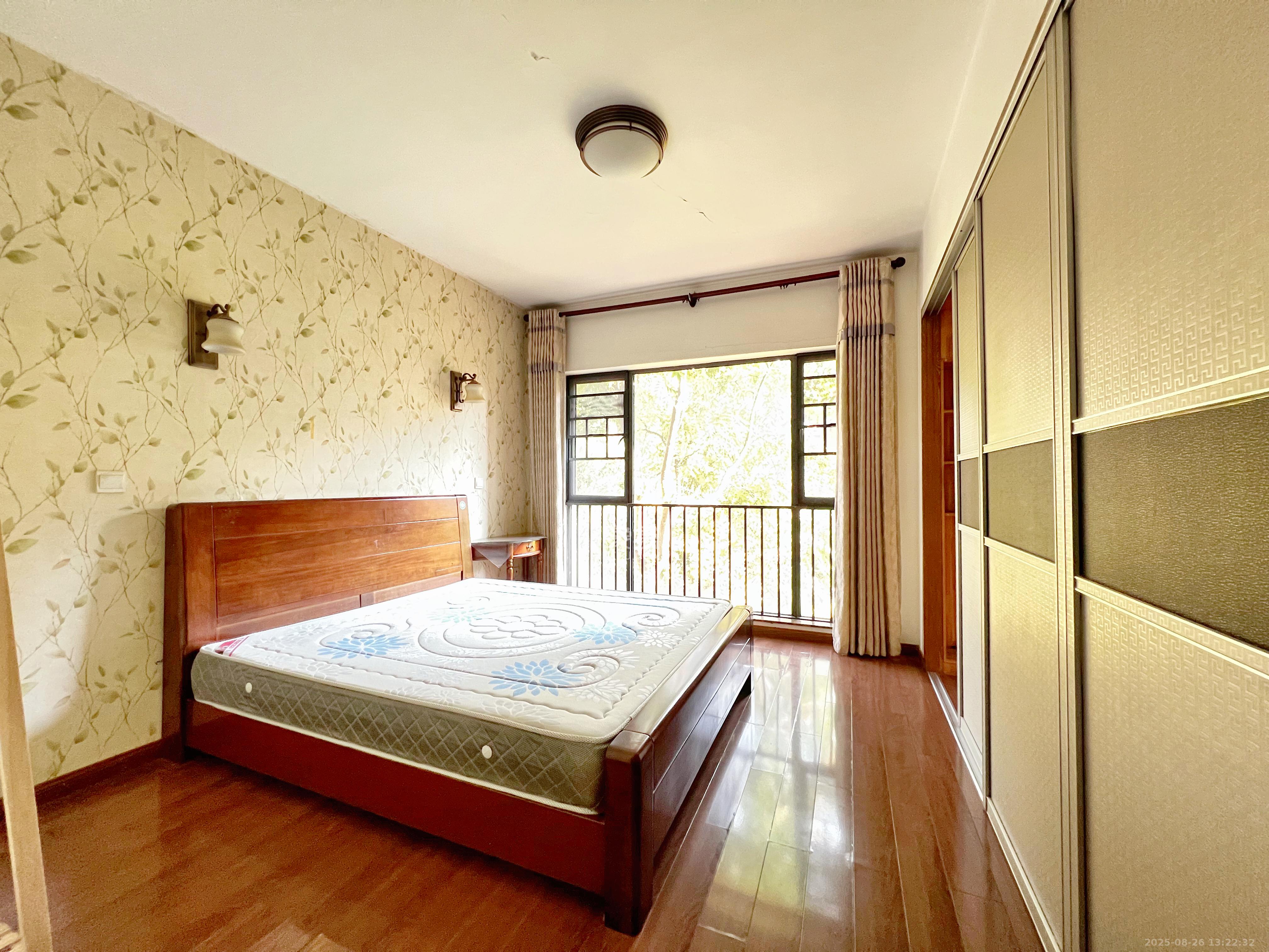 中城丽景香山园 3室2厅2卫 3500.0元/月 中城丽景香山园 3室2厅2卫 3500.0元/月室内图