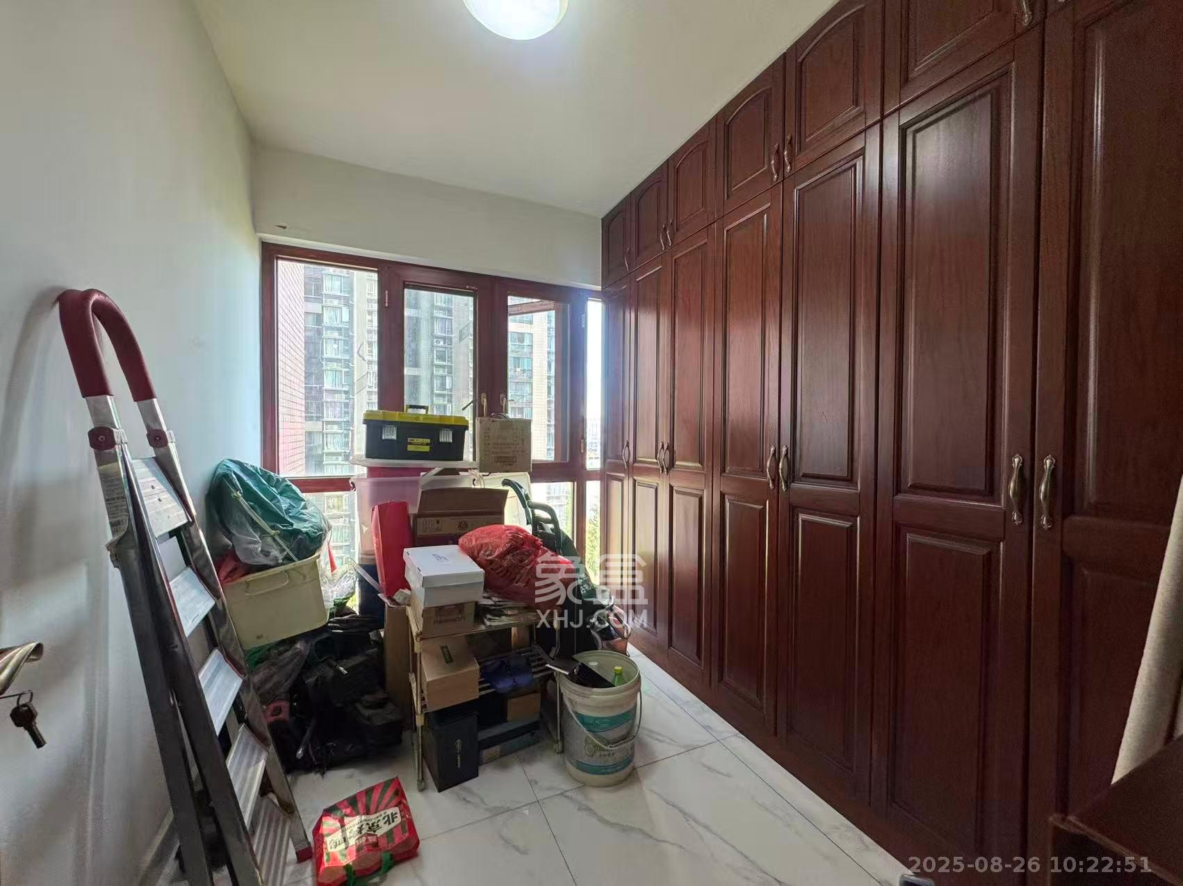 滨江君悦香邸  4室2厅2卫    4500.0元/月 滨江君悦香邸  4室2厅2卫    4500.0元/月室内图