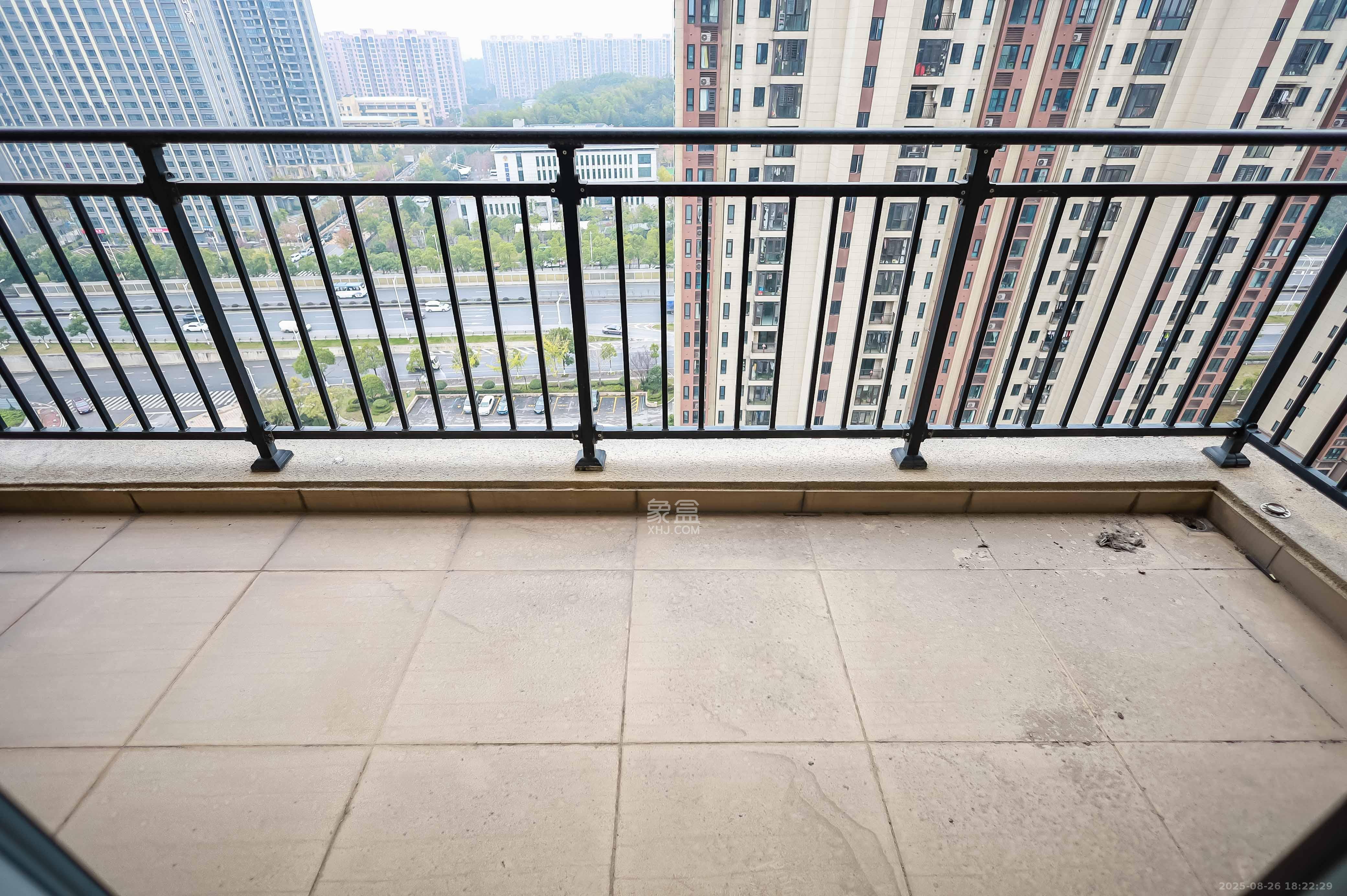 碧桂园荟隽棠  4室2厅2卫    126.0万阳台