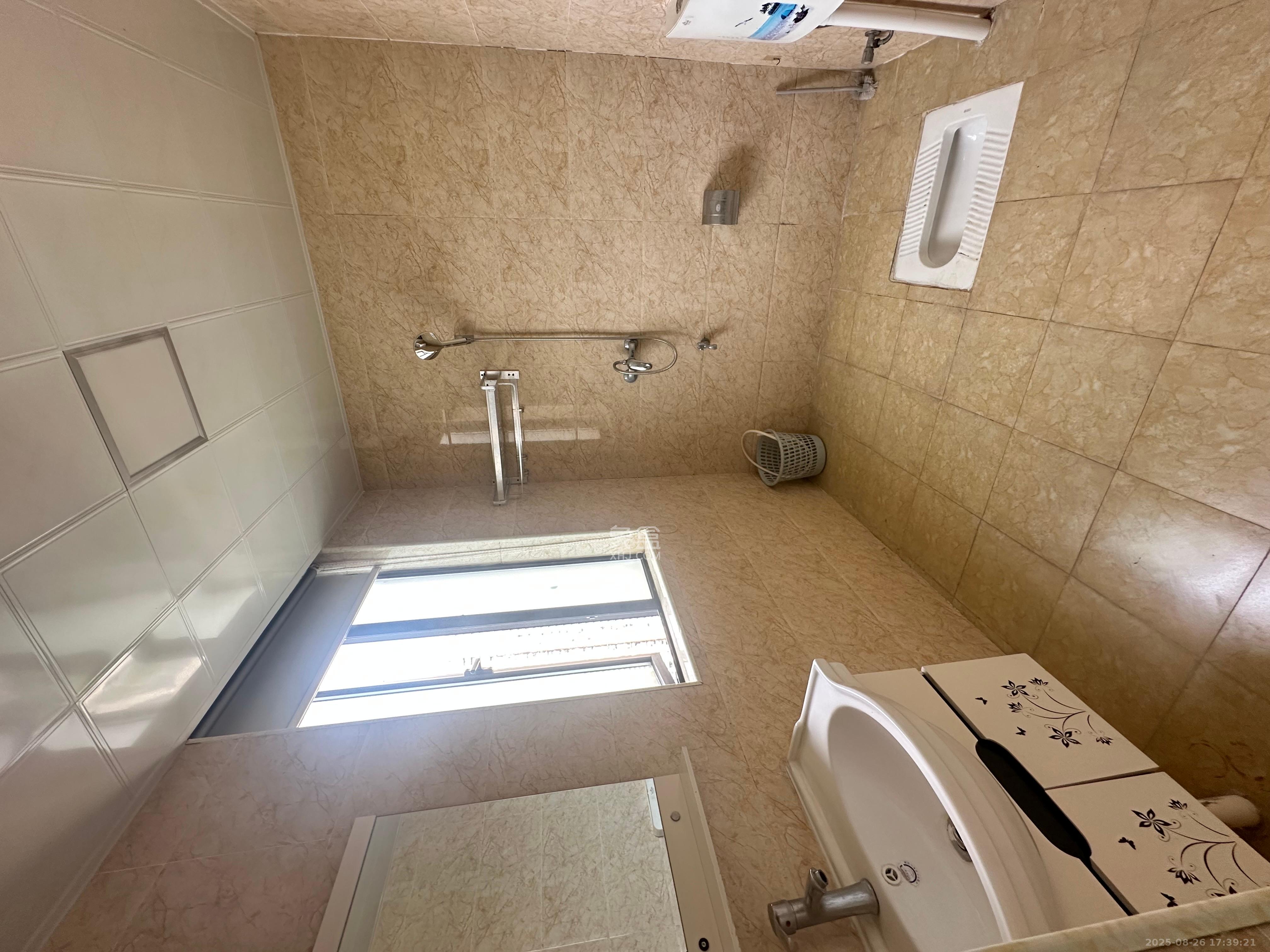 和泓梅溪四季  5室2厅2卫    3500.0元/月室内图