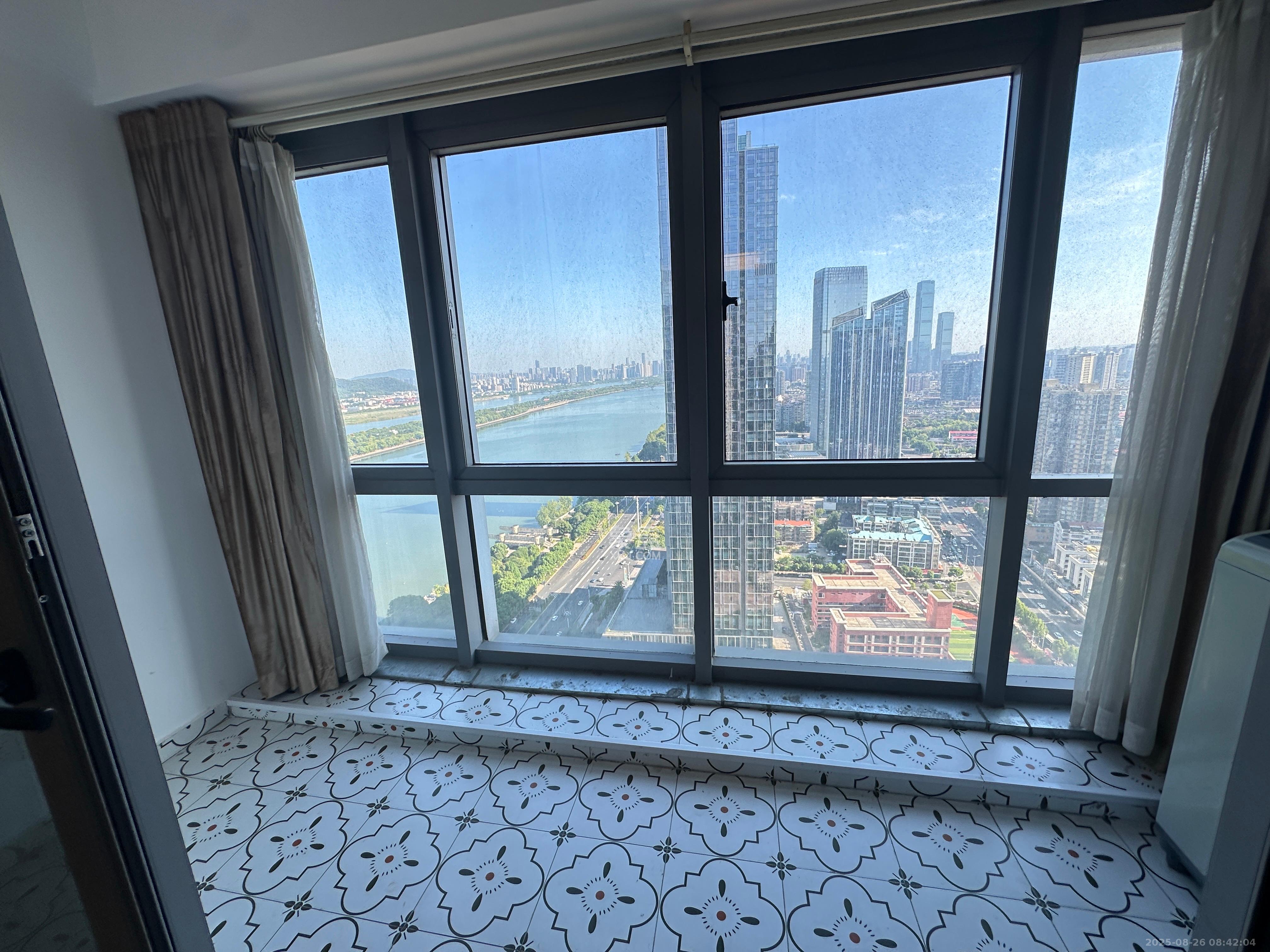 保利国际广场  1室1厅1卫    2200.0元/月 保利国际广场  1室1厅1卫    2200.0元/月室内图