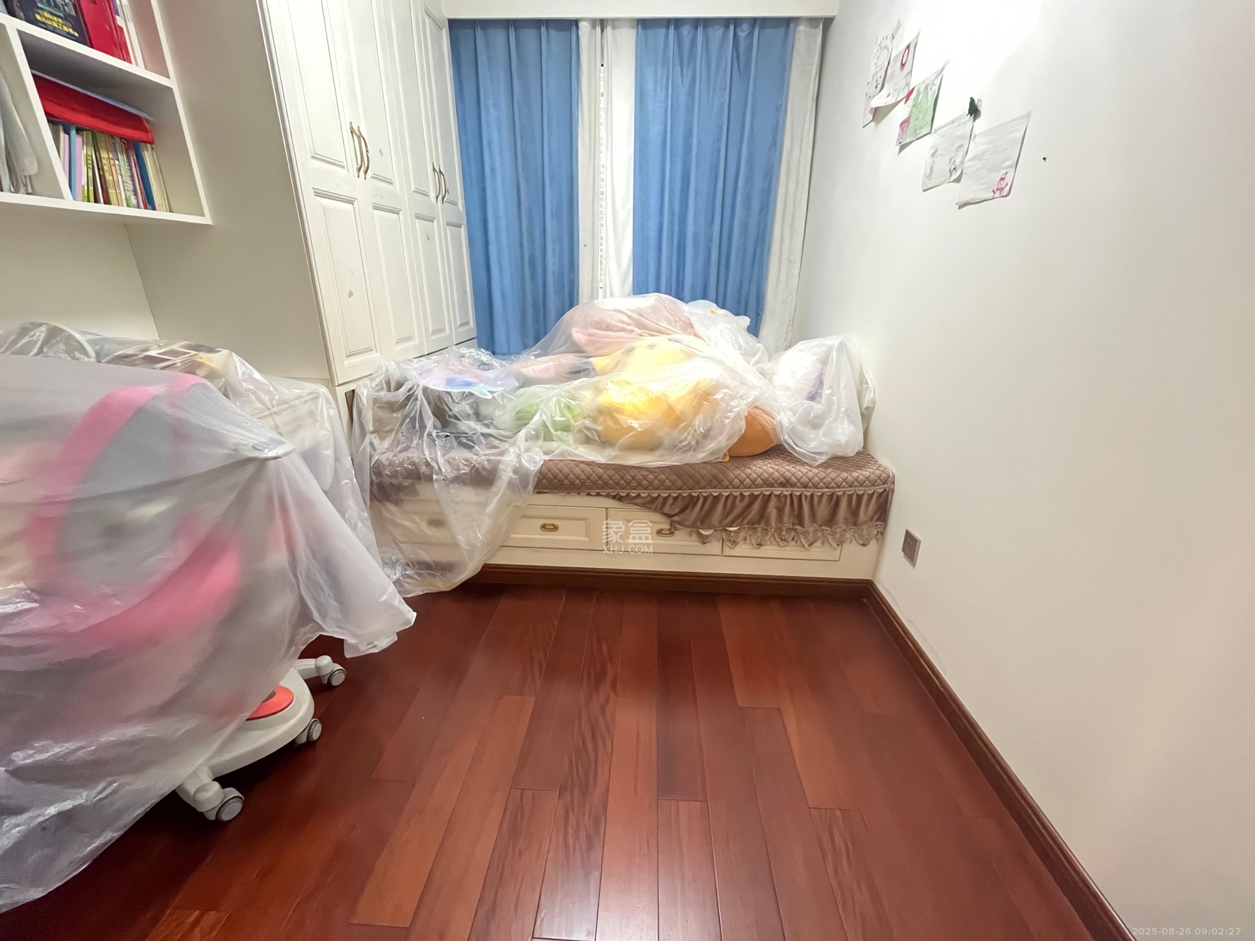 世茂外滩里（世茂铂翠湾三期）  4室2厅2卫   5000.00元/月室内图
