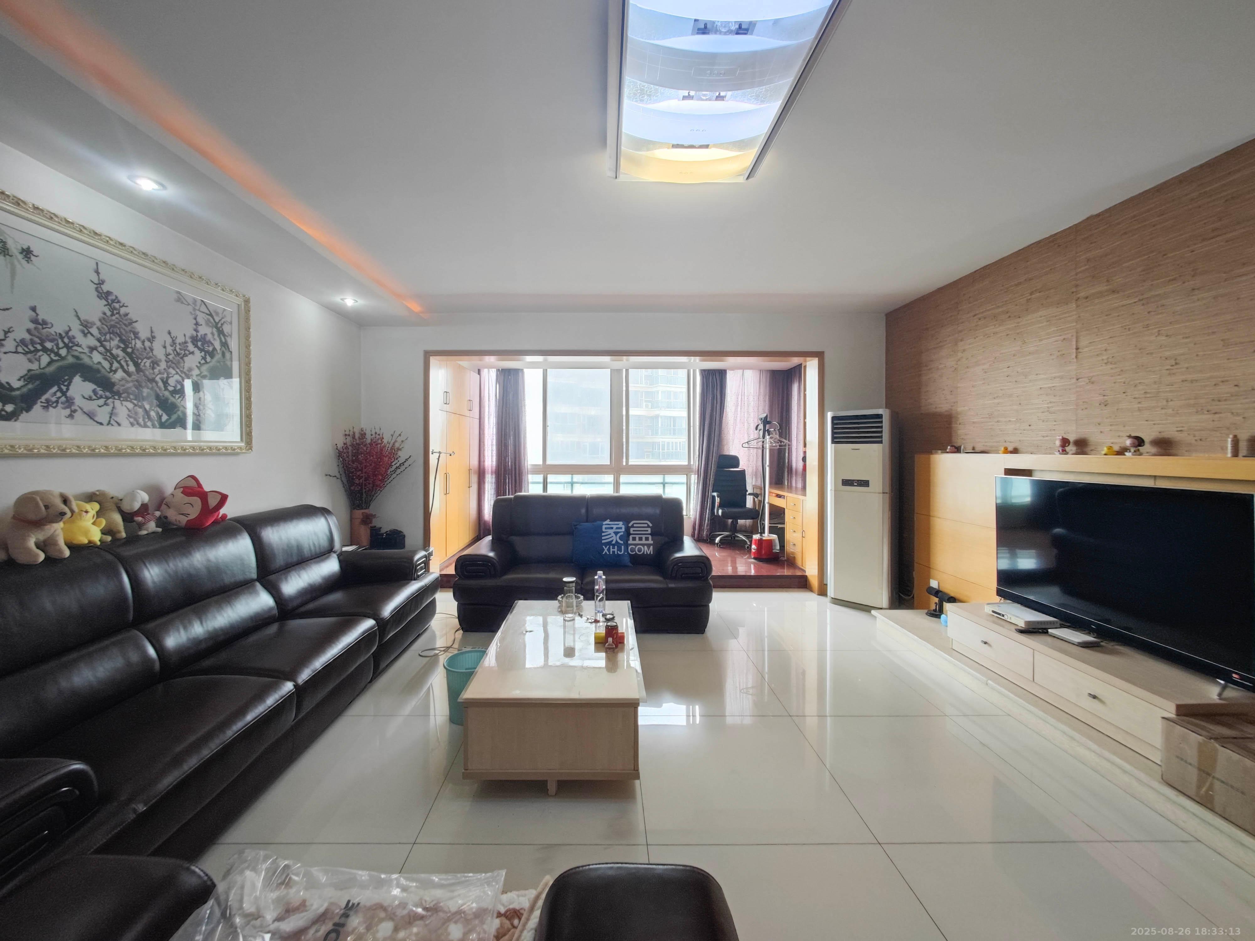 中建桂苑 4室2厅2卫 110.0万 中建桂苑 4室2厅2卫 110.0万客厅