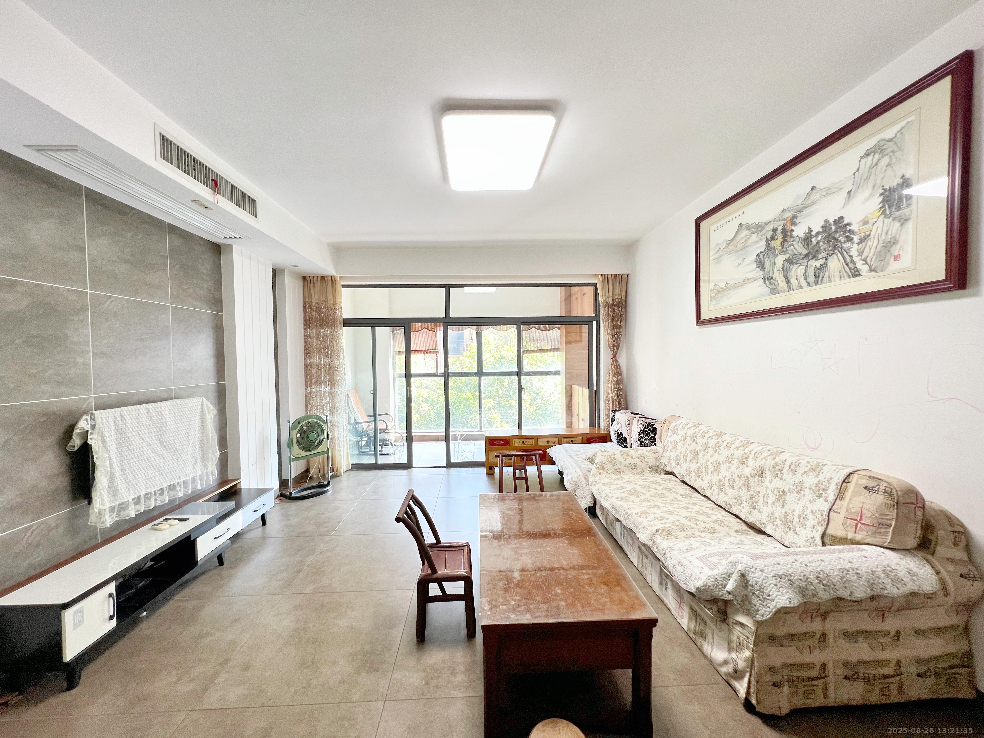 中城丽景香山园 3室2厅2卫 3500.0元/月 中城丽景香山园 3室2厅2卫 3500.0元/月室内图