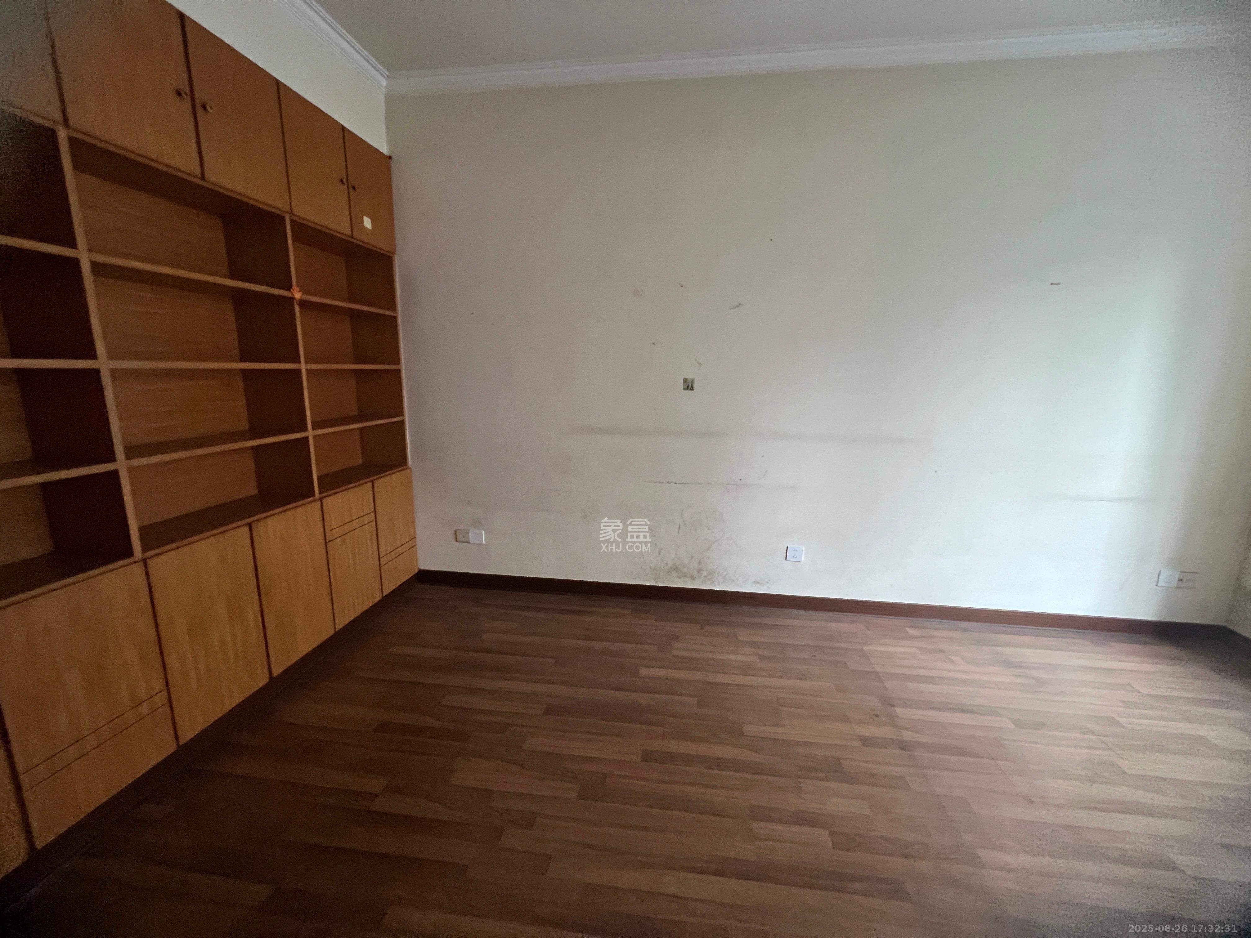 泰时新雅园  4室2厅1卫    2500.0元/月 泰时新雅园  4室2厅1卫    2500.0元/月室内图