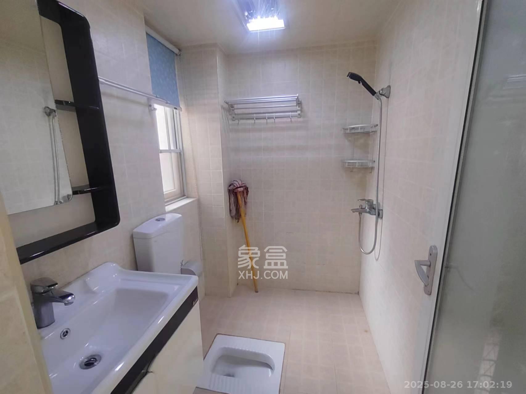 荣盛花语城  3室2厅1卫    1900.0元/月 荣盛花语城  3室2厅1卫    1900.0元/月室内图