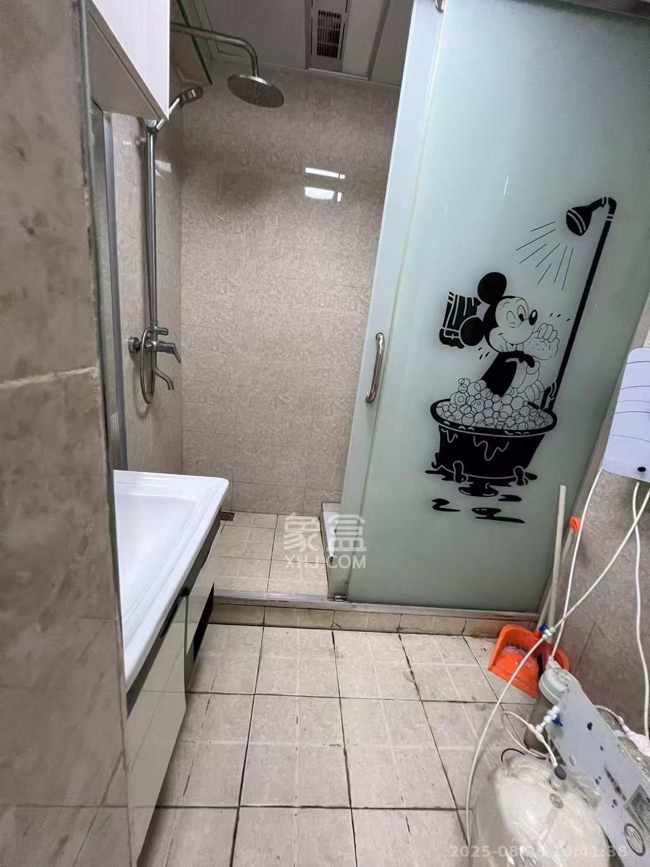 万象凯旋湾 1室1厅1卫 1300.0元/月 万象凯旋湾 1室1厅1卫 1300.0元/月室内图