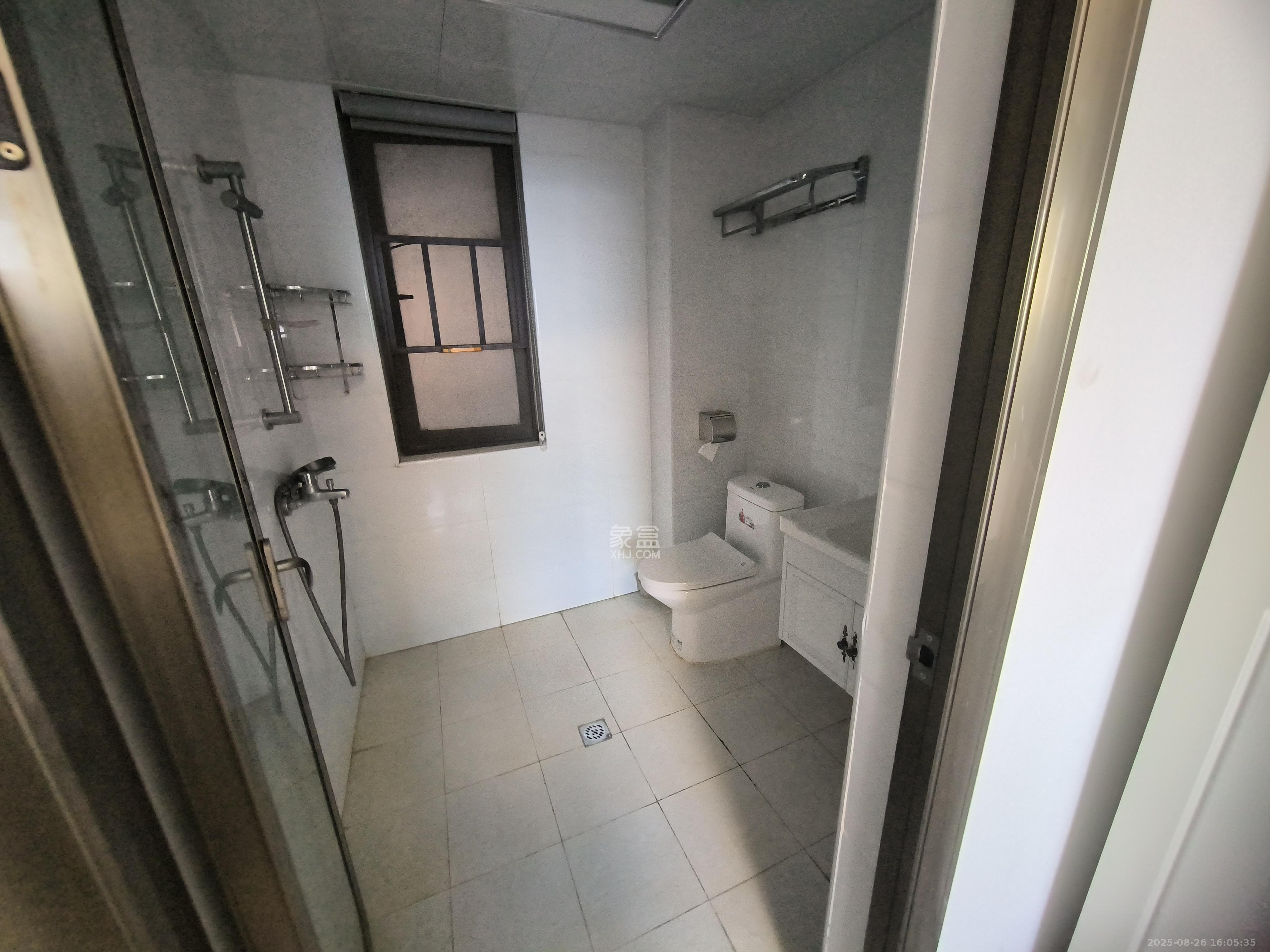 华润置地广场二期 3室2厅1卫 2200.0元/月 华润置地广场二期 3室2厅1卫 2200.0元/月室内图