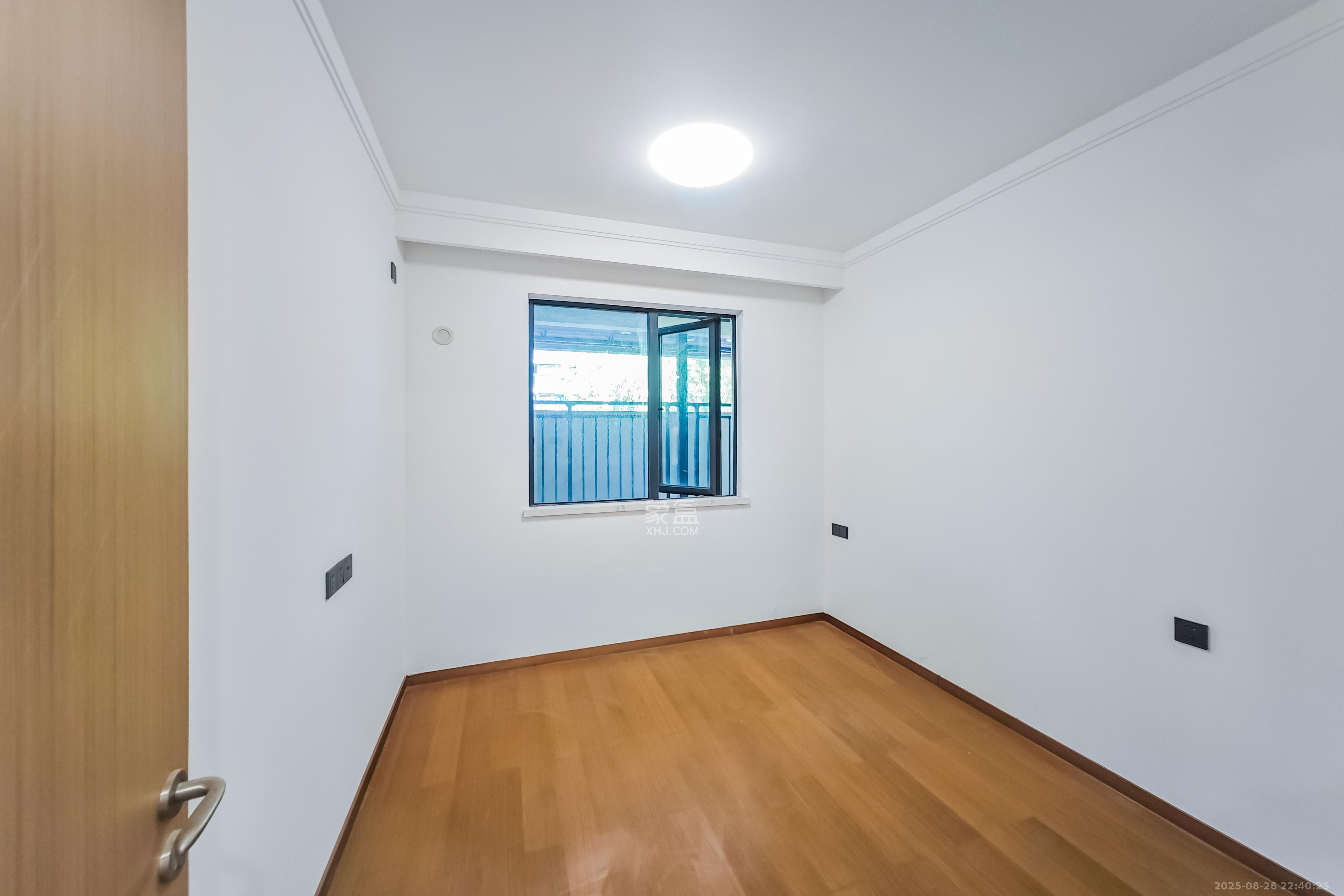 旭辉雨花郡 3室2厅2卫 138.0万 旭辉雨花郡 3室2厅2卫 138.0万卧室