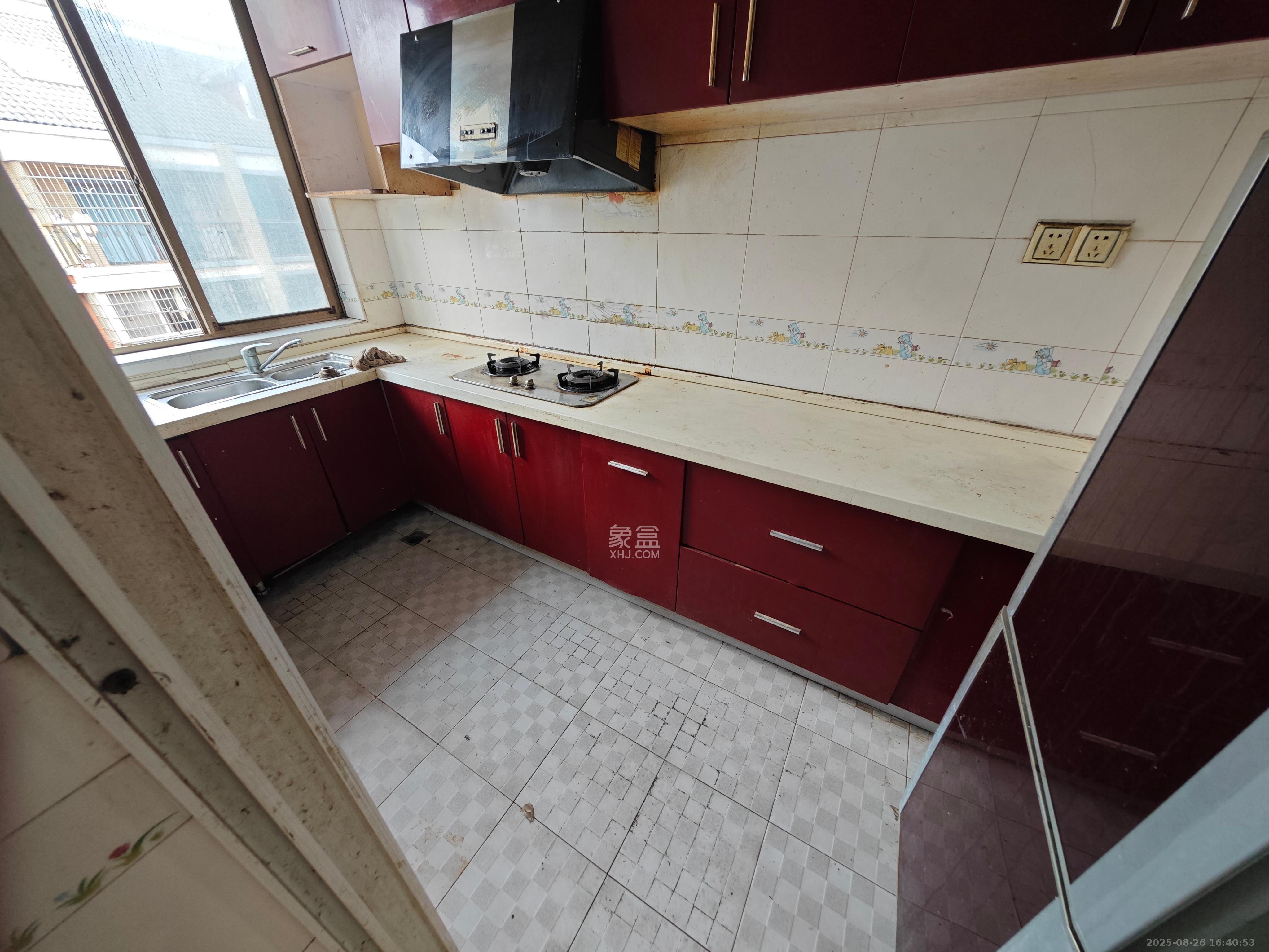 莲湖汽配城 4室2厅2卫 2200.0元/月 莲湖汽配城 4室2厅2卫 2200.0元/月室内图