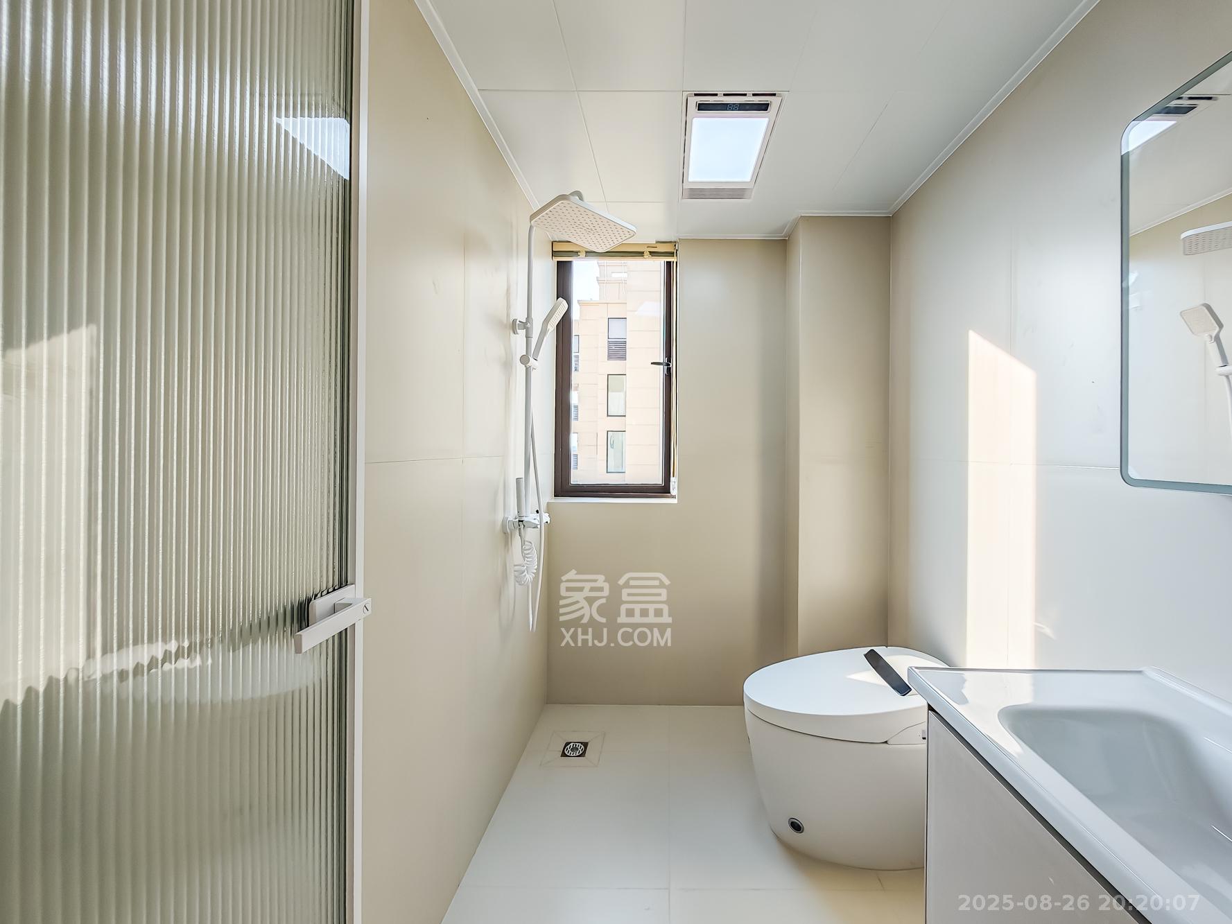 绿地海外滩二期  1室0厅0卫    79.8万 绿地海外滩二期  1室0厅0卫    79.8万卫生间