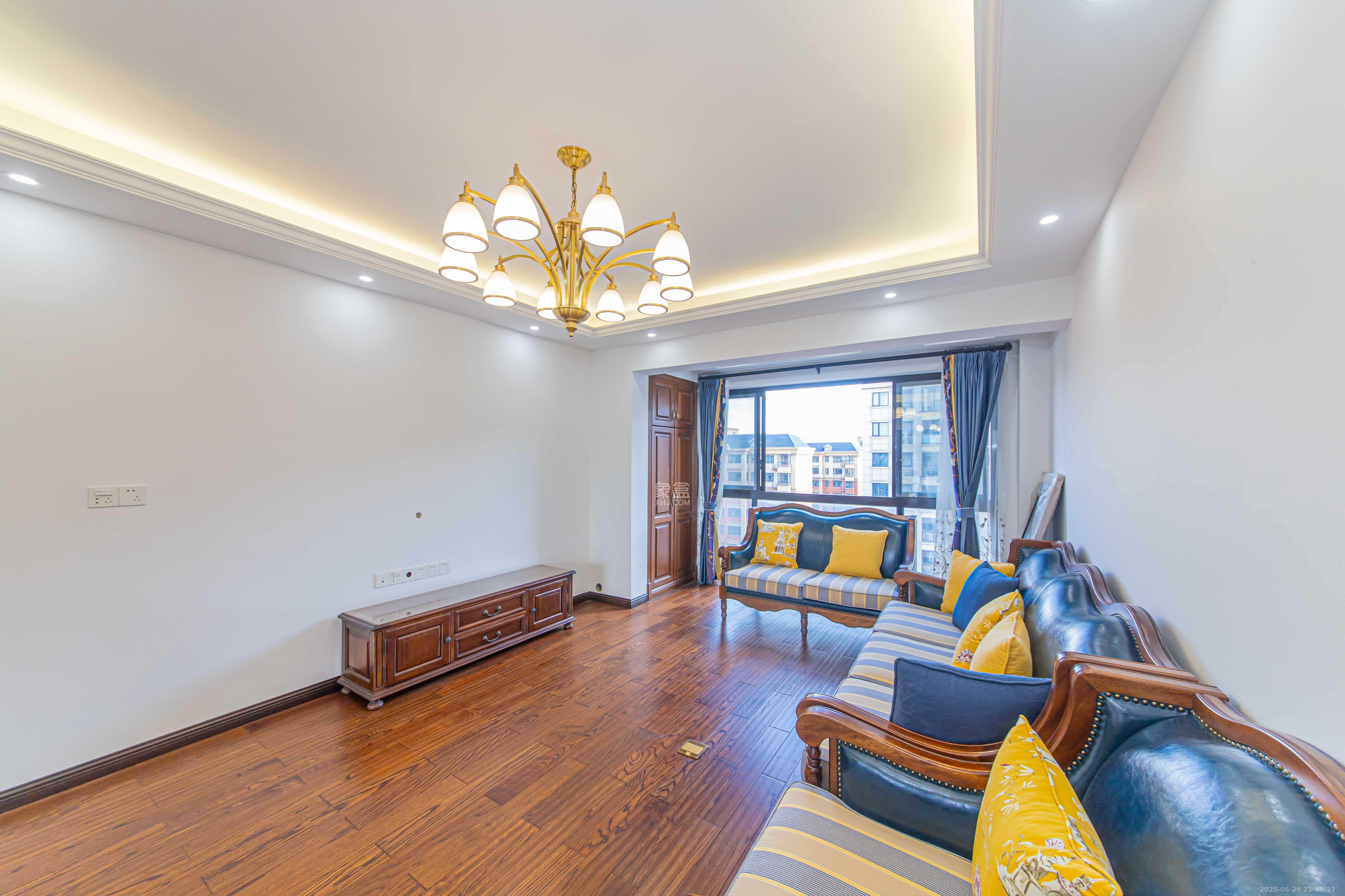 鑫远玲珑  3室2厅2卫    145.0万客厅