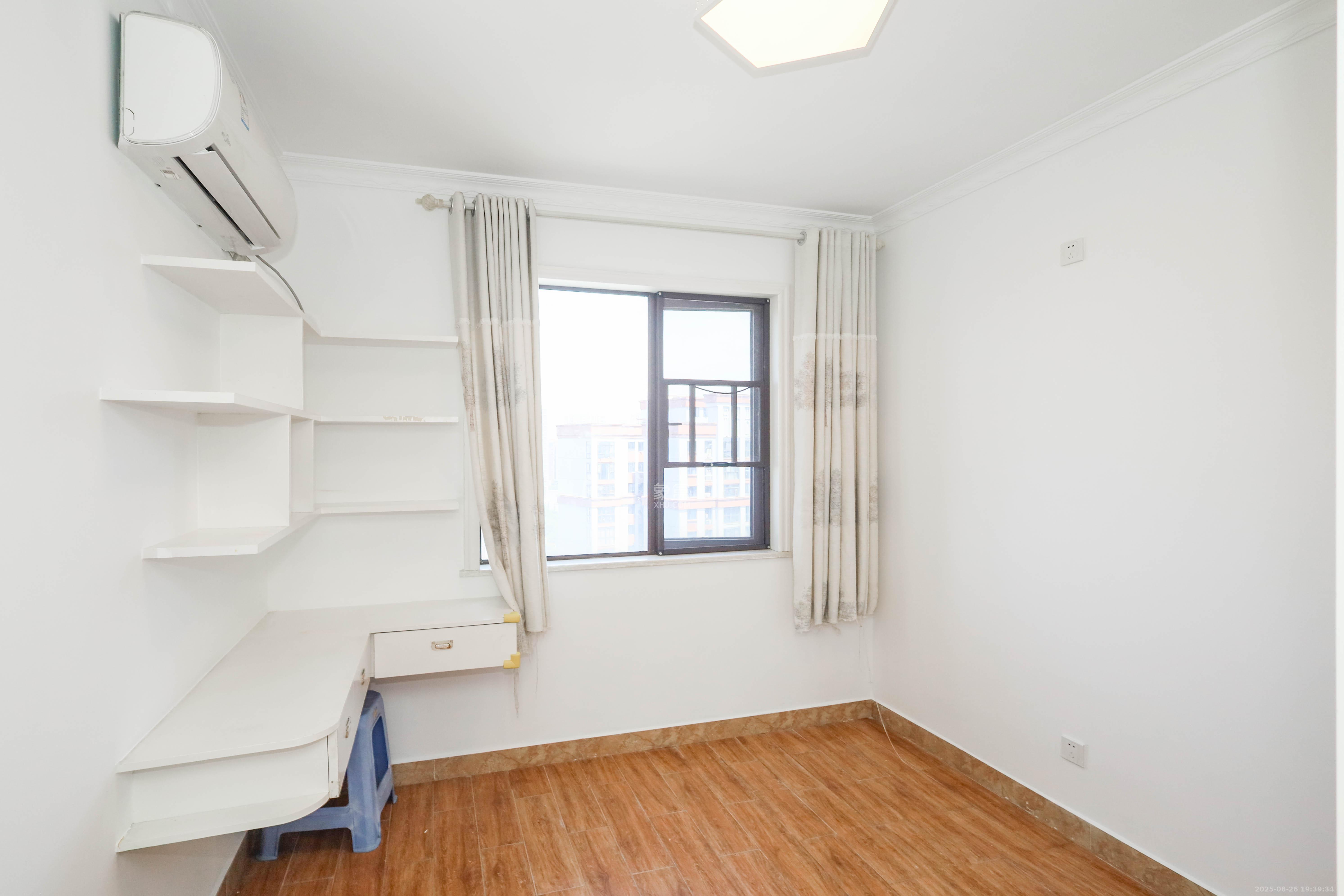 梅溪鑫苑名家  3室2厅2卫    98.0万 梅溪鑫苑名家  3室2厅2卫    98.0万卧室