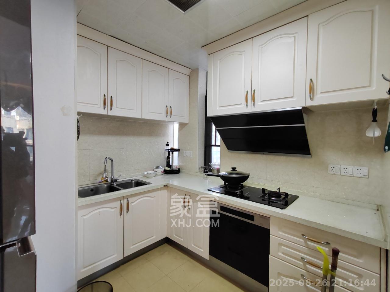 枫华府第  3室2厅2卫    2300.0元/月 枫华府第  3室2厅2卫    2300.0元/月室内图