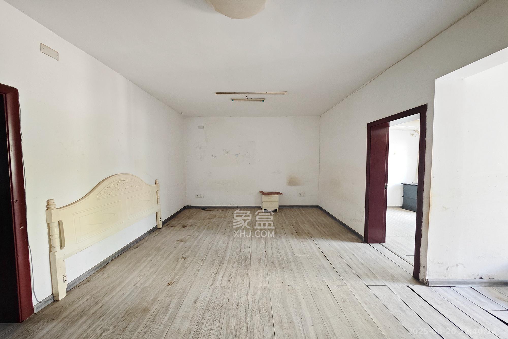 梨山公寓（五凌大厦）  3室1厅1卫    52.8万客厅