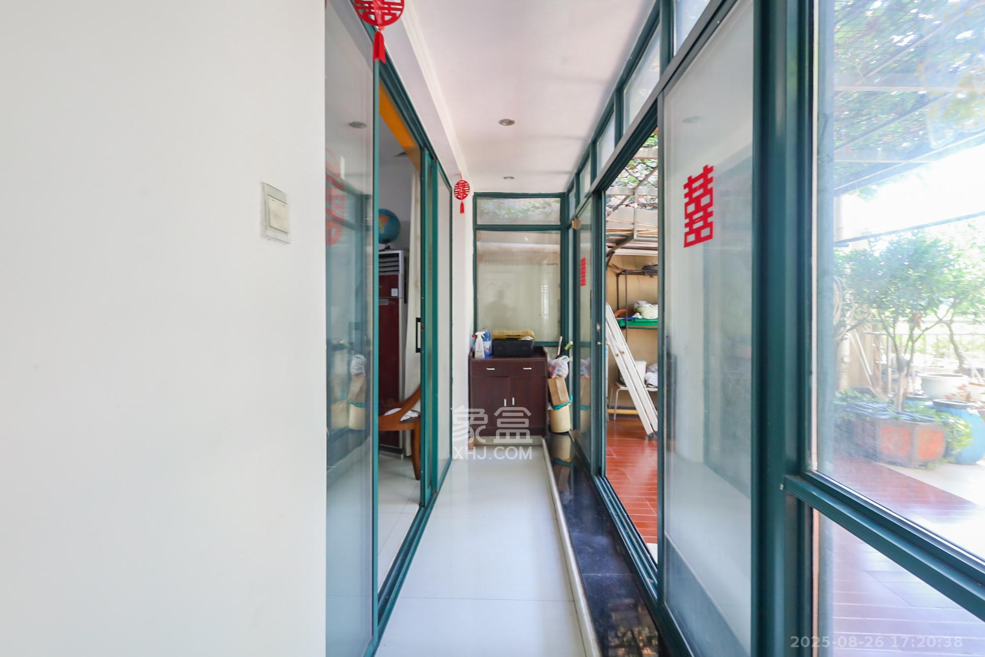 滨江金座  3室2厅2卫    160.0万 滨江金座  3室2厅2卫    160.0万阳台