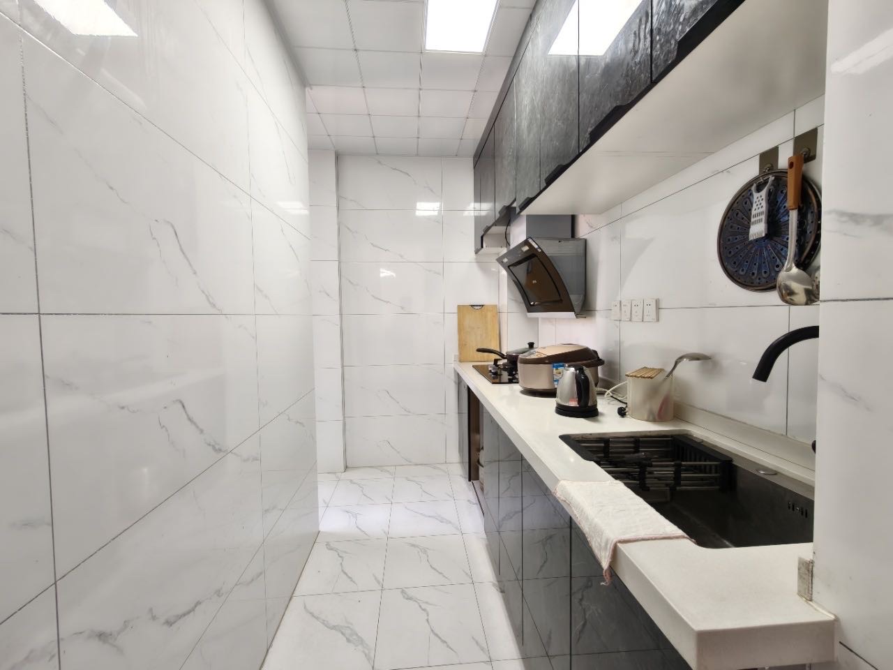 滨海新天地 2室2厅1卫 125.0万 滨海新天地 2室2厅1卫 125.0万客厅