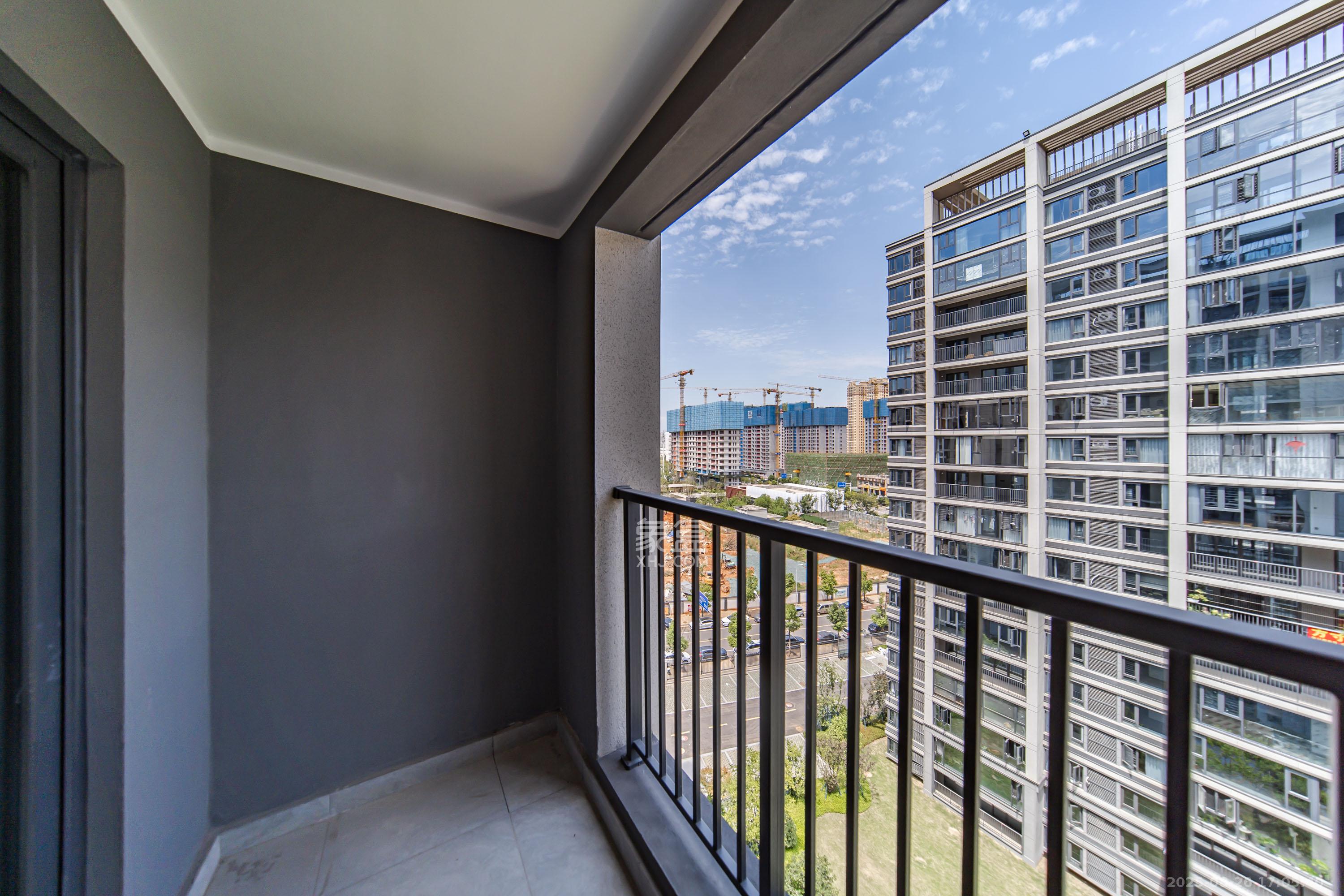 华润置地润樾府  4室2厅2卫    170.0万 华润置地润樾府  4室2厅2卫    170.0万阳台