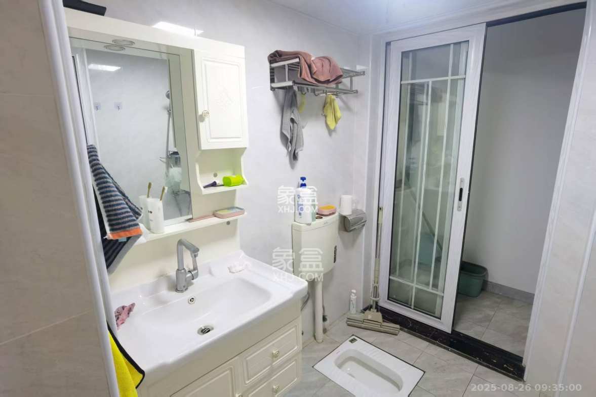 长房半岛蓝湾(观山月)  2室1厅1卫    1600.0元/月 长房半岛蓝湾(观山月)  2室1厅1卫    1600.0元/月室内图