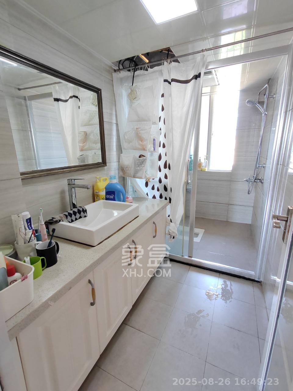 山水湾  4室2厅2卫    2200.0元/月室内图