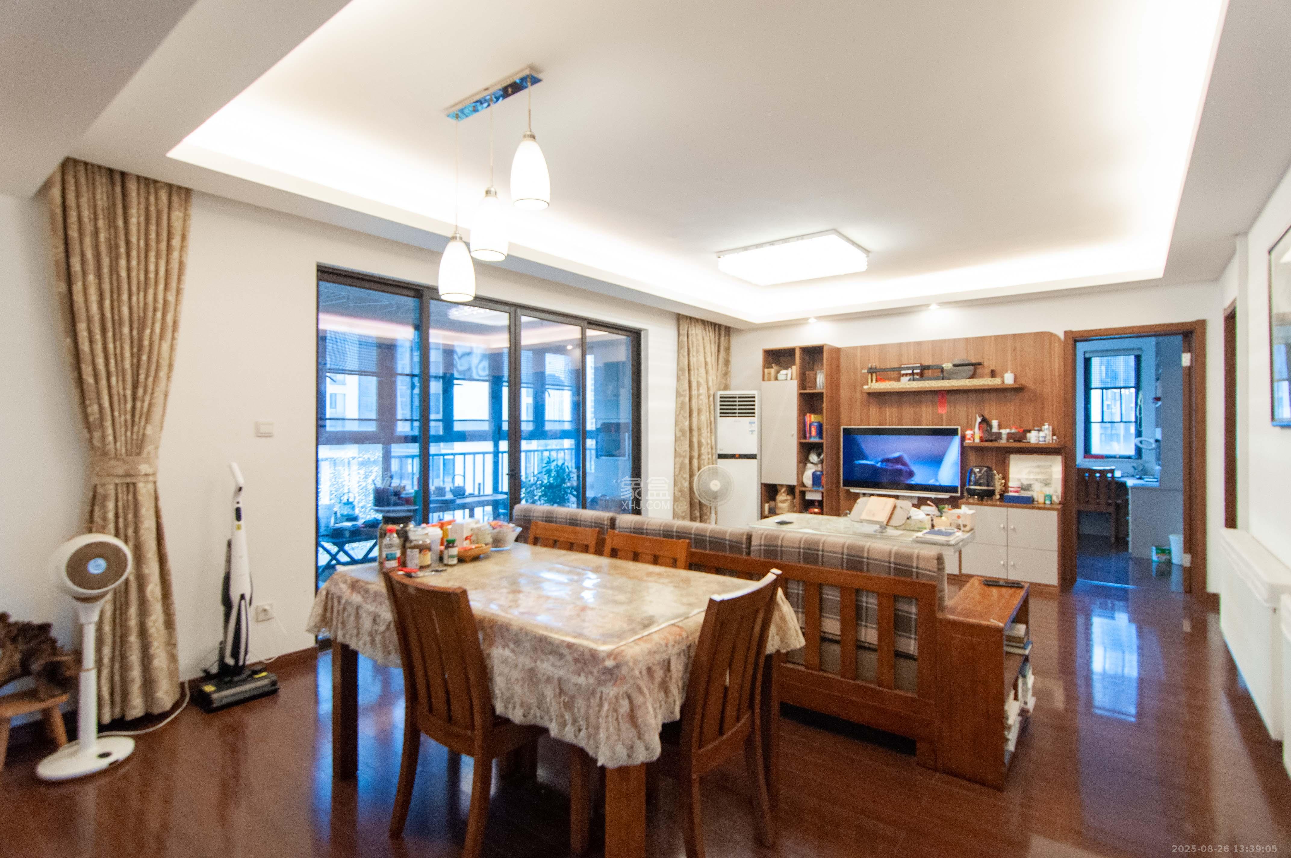 万科里梅溪郡 3室2厅2卫 208.0万 万科里梅溪郡 3室2厅2卫 208.0万客厅