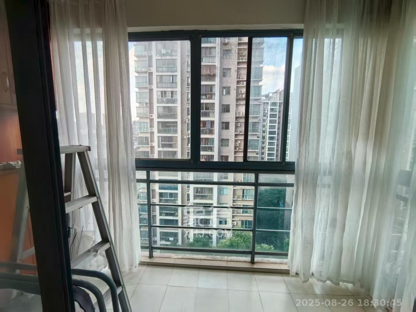 银港水晶城  3室2厅2卫   2600.00元/月室内图