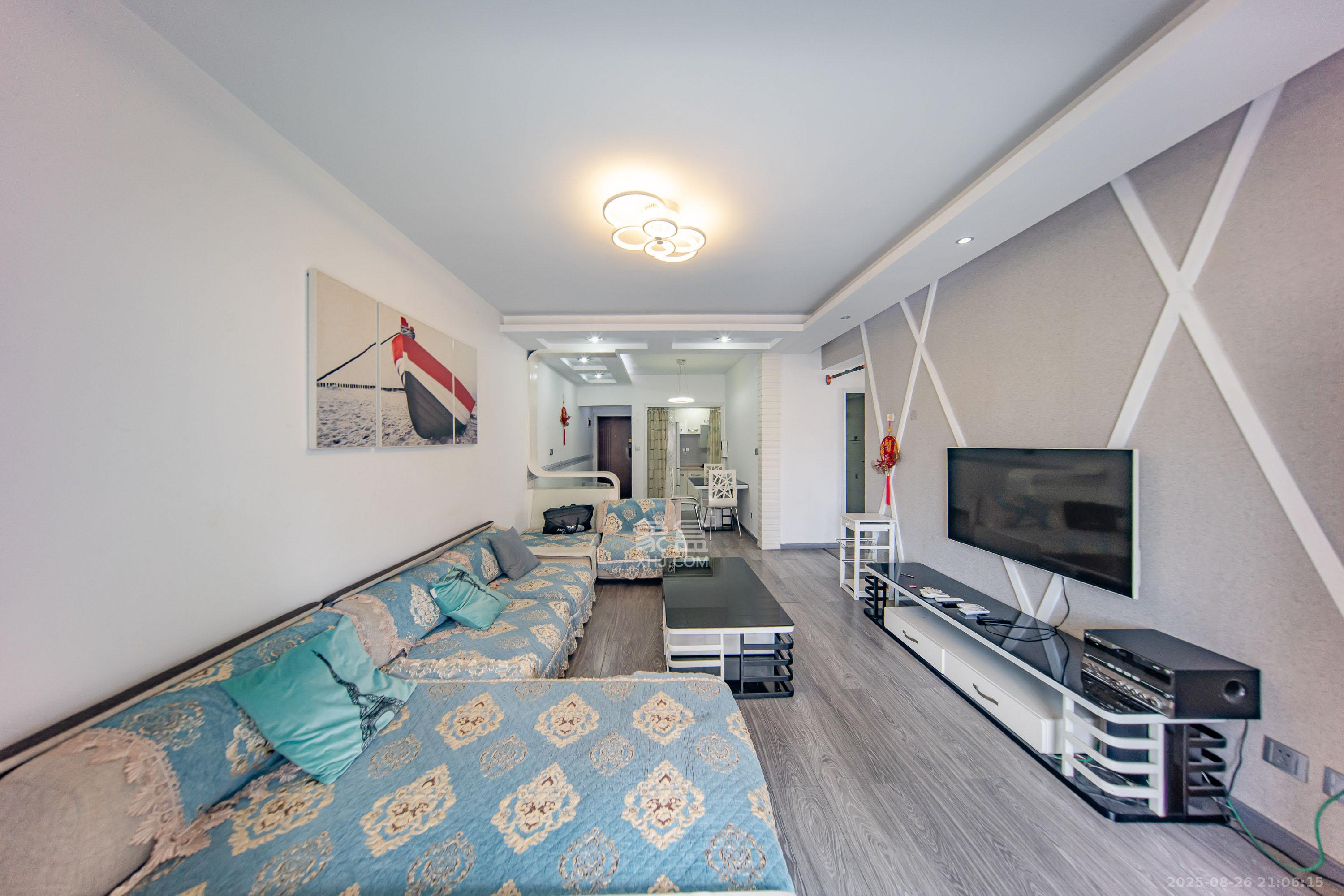 江山帝景哈佛 3室2厅1卫 78.8万 江山帝景哈佛 3室2厅1卫 78.8万客厅