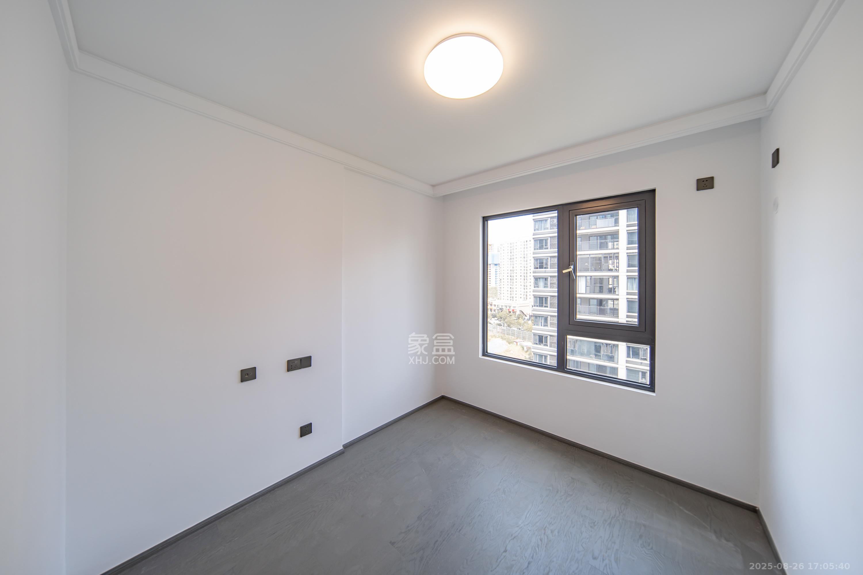 华润置地润樾府  4室2厅2卫    170.0万 华润置地润樾府  4室2厅2卫    170.0万卧室