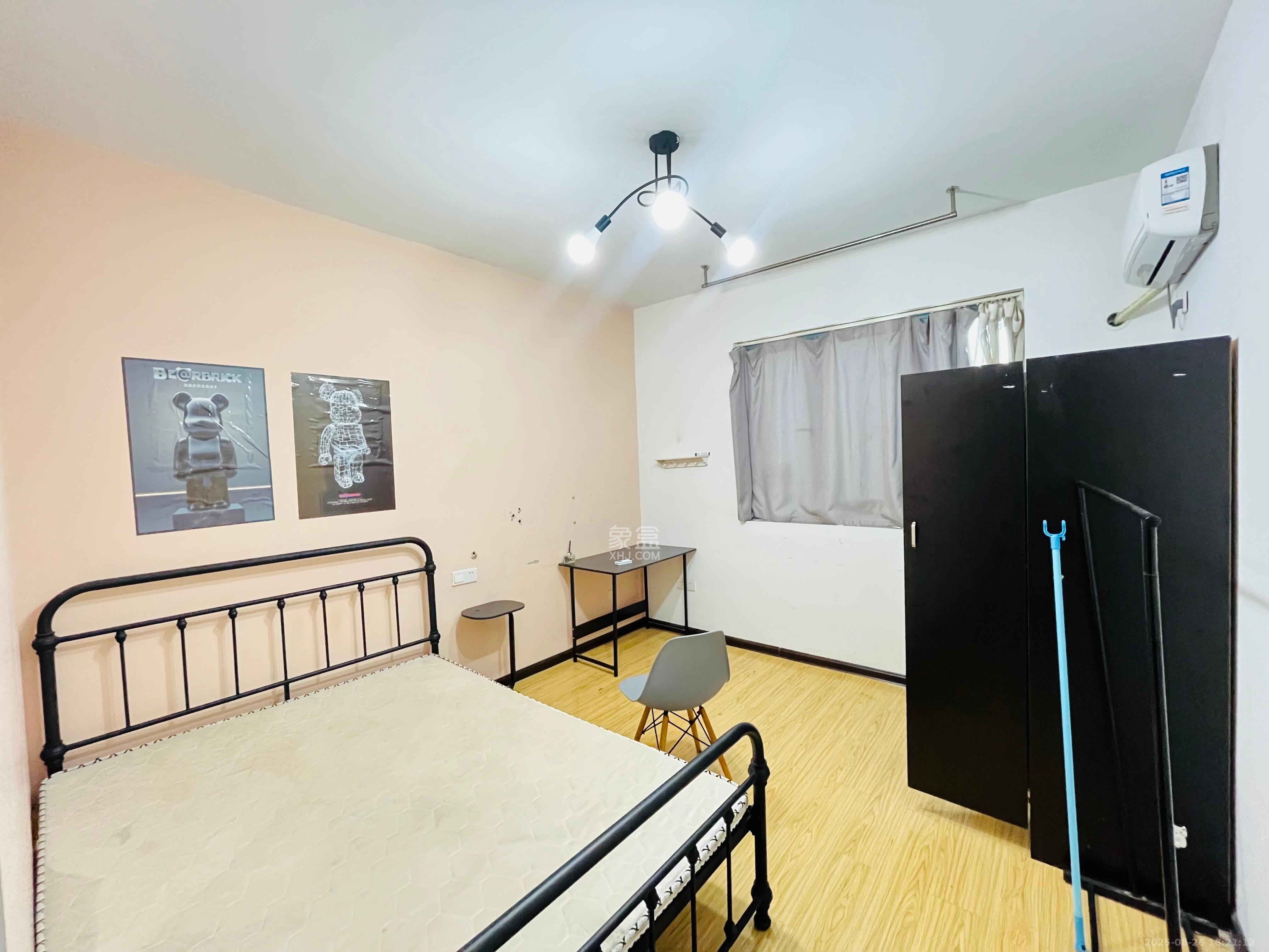 荣盛花语书苑 4室1厅2卫 2600.0元/月 荣盛花语书苑 4室1厅2卫 2600.0元/月室内图