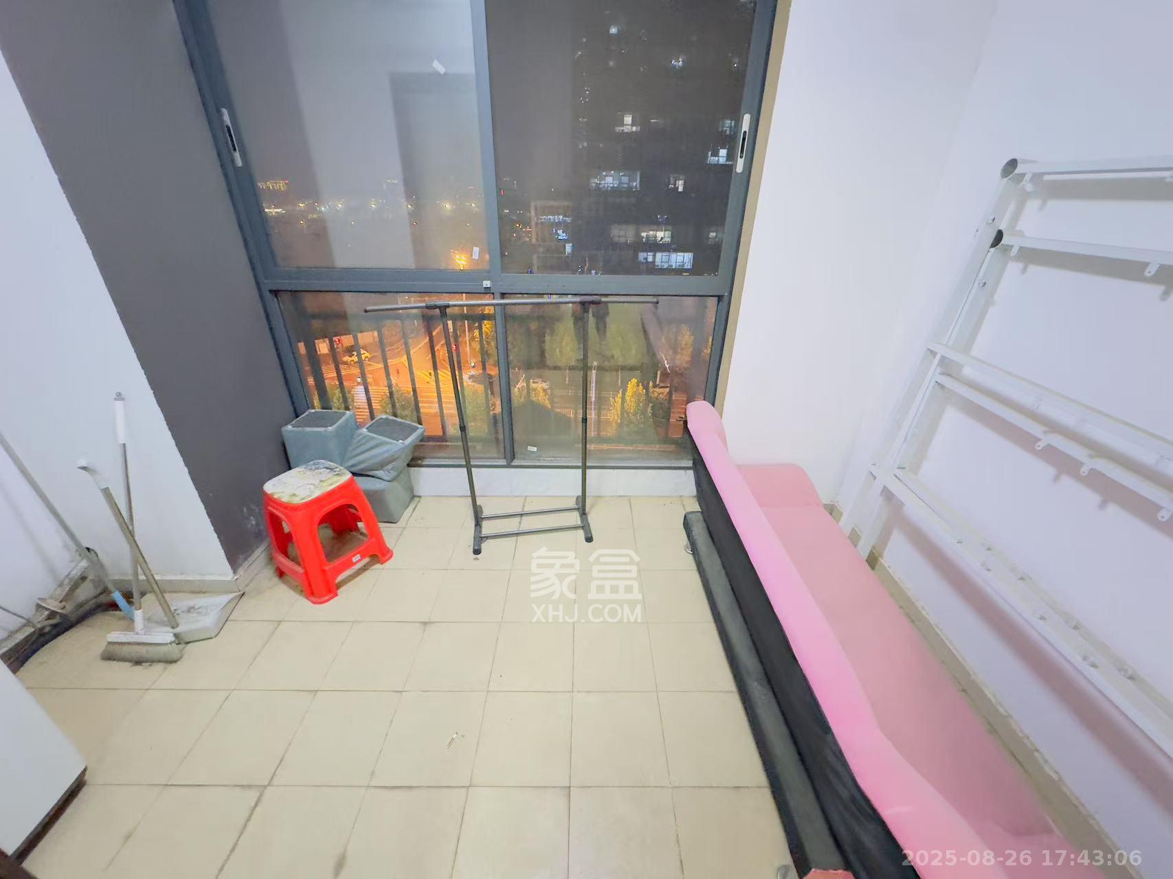 麓谷小镇 3室2厅1卫 1800.0元/月 麓谷小镇 3室2厅1卫 1800.0元/月室内图