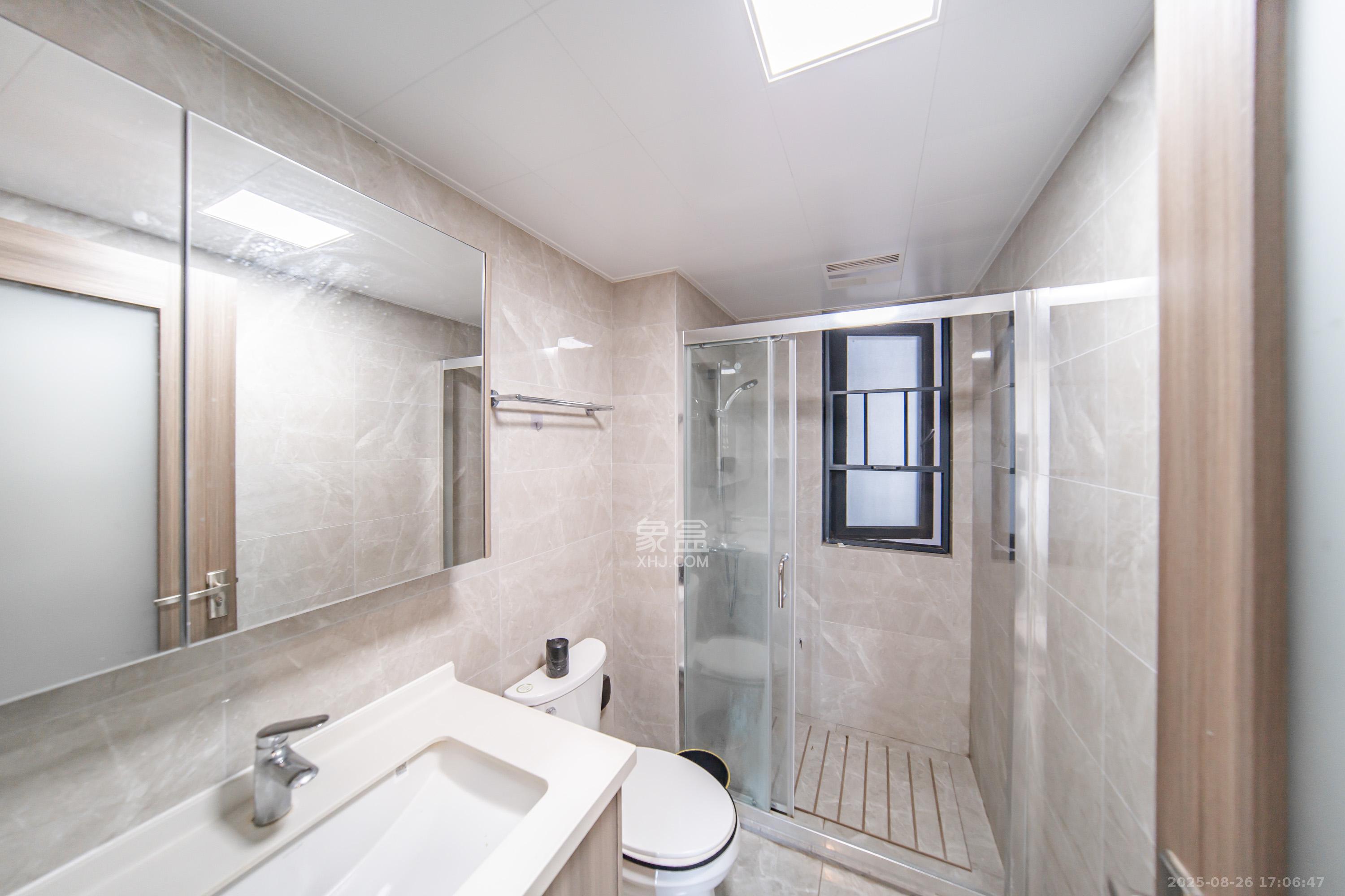 中海阅麓山二期 3室2厅2卫 132.0万 中海阅麓山二期 3室2厅2卫 132.0万卫生间