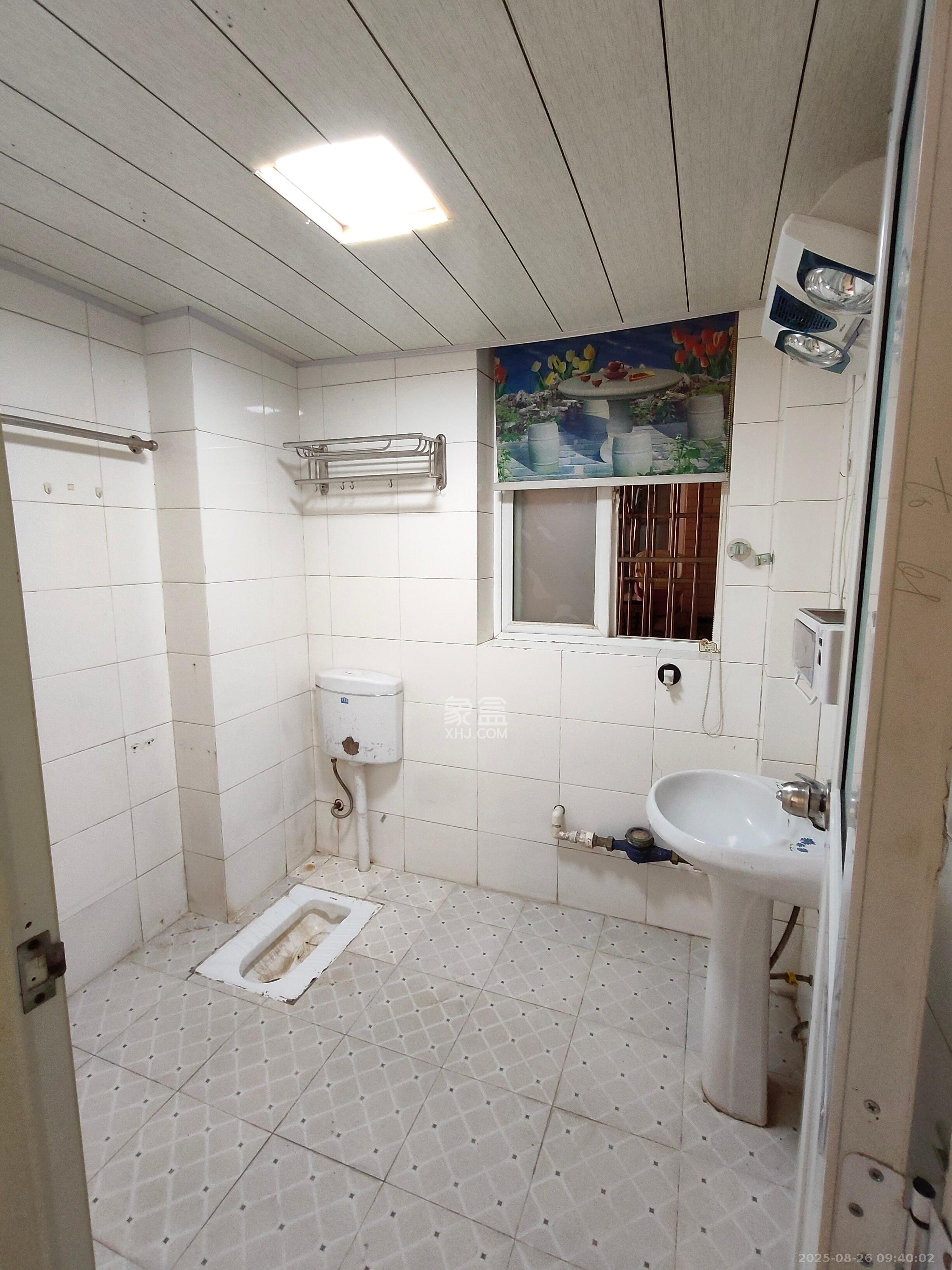 圣力华苑 2室2厅1卫 1300.0元/月 圣力华苑 2室2厅1卫 1300.0元/月室内图