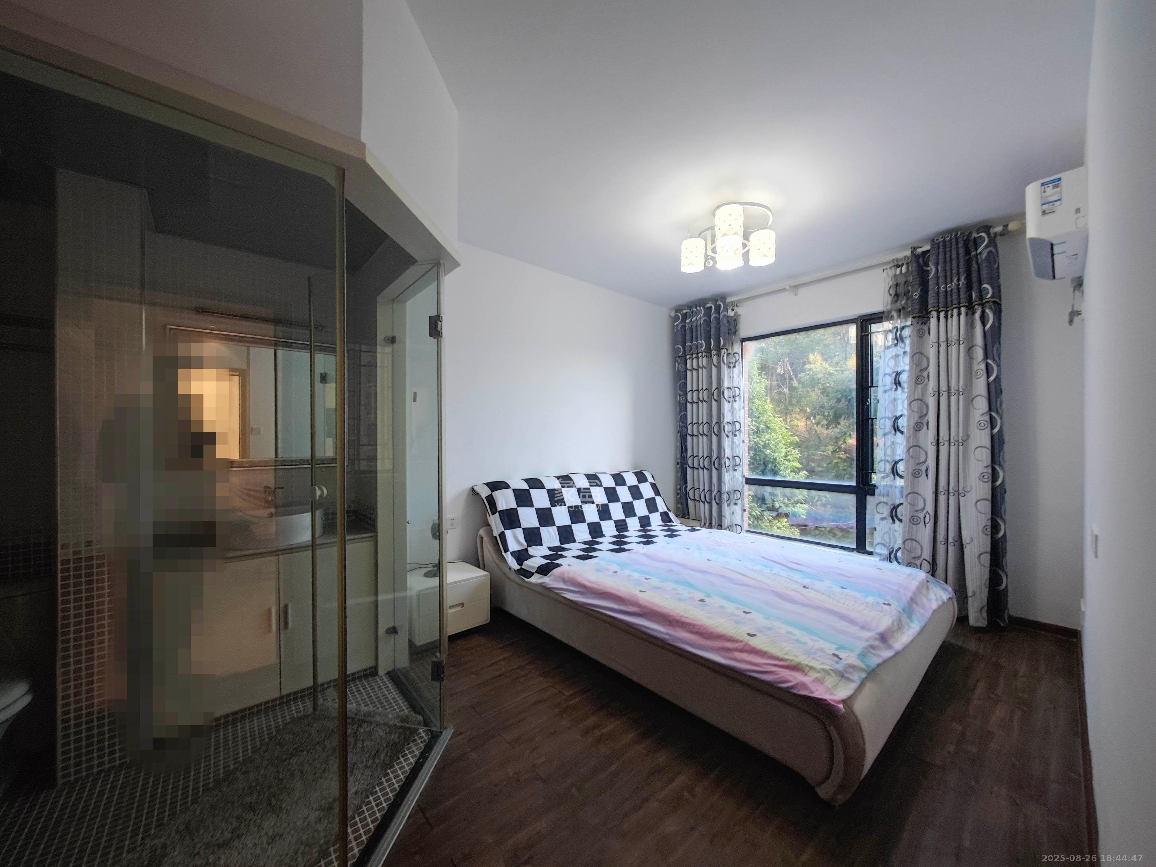 翡翠云天 3室2厅2卫 87.0万 翡翠云天 3室2厅2卫 87.0万卧室