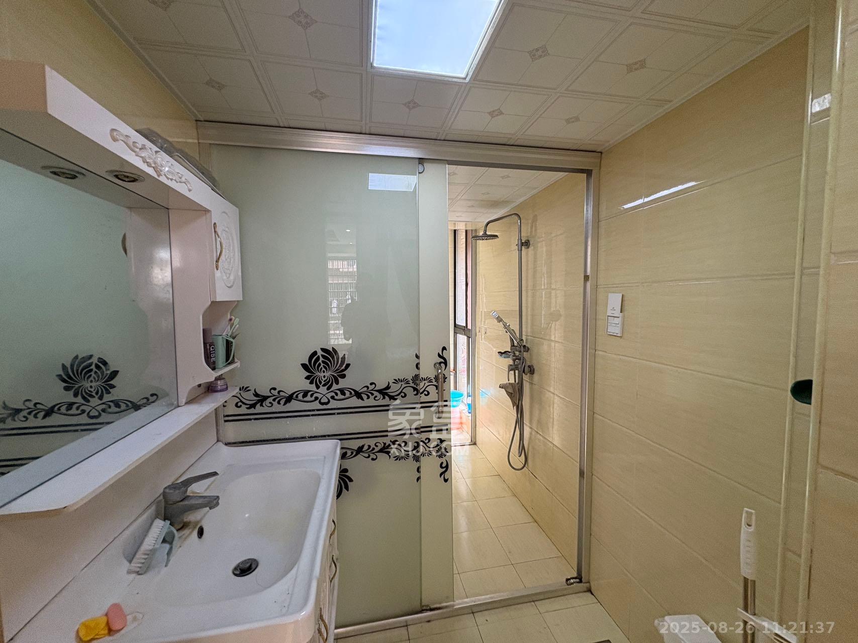 泊林晶城 3室2厅1卫 2200.0元/月 泊林晶城 3室2厅1卫 2200.0元/月室内图