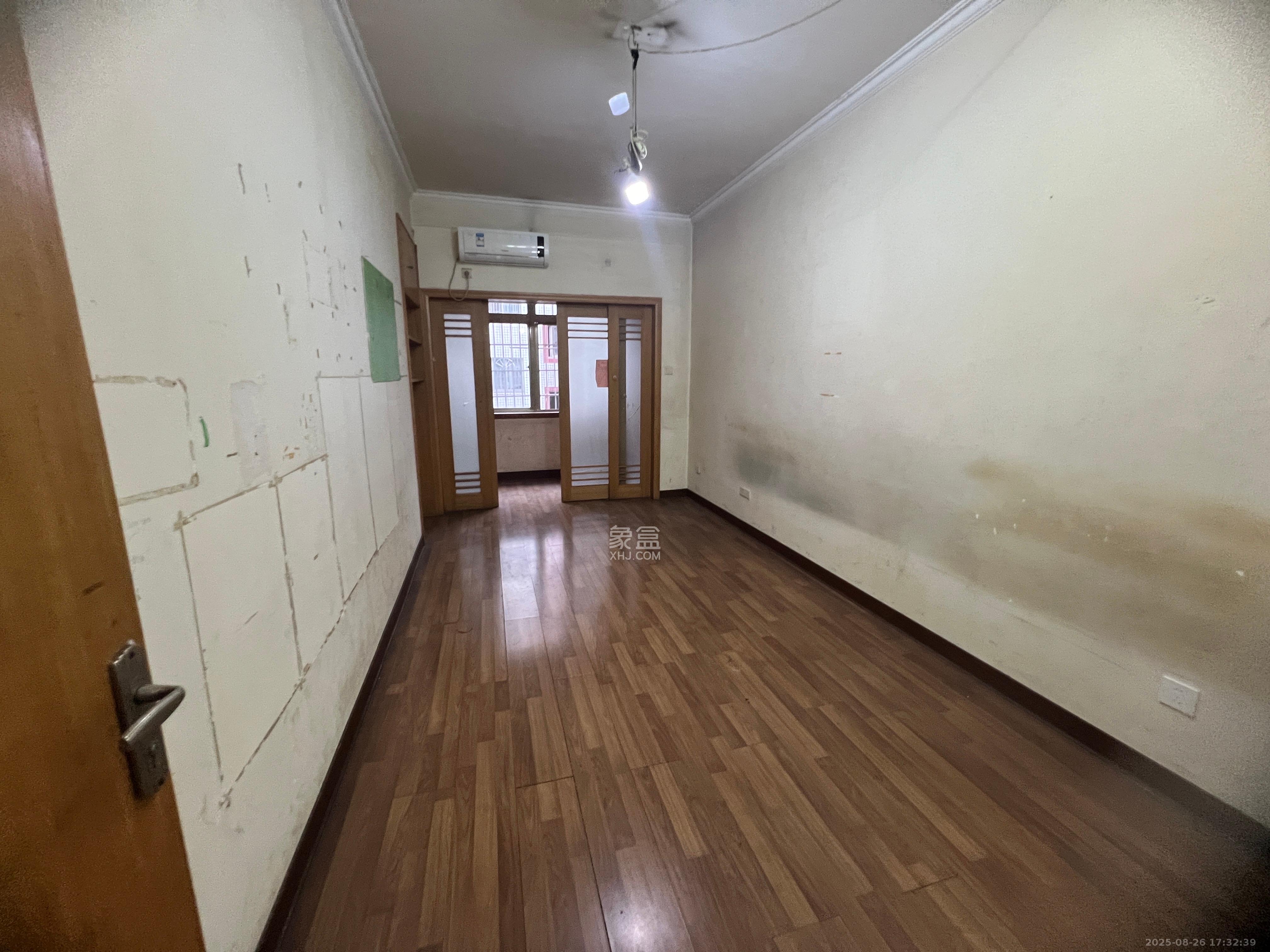 泰时新雅园  4室2厅1卫    2500.0元/月 泰时新雅园  4室2厅1卫    2500.0元/月室内图