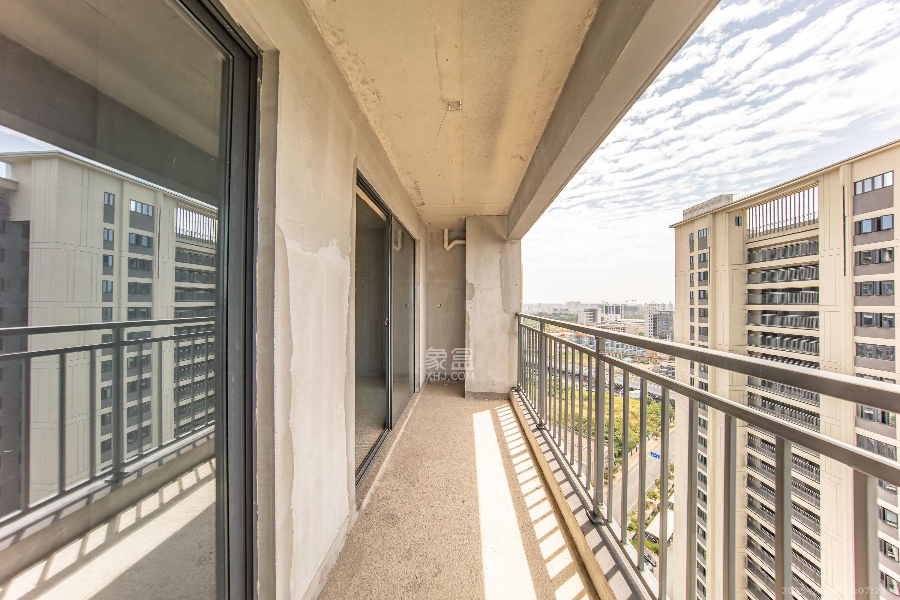 汉高学士府  3室2厅2卫    86.0万 汉高学士府  3室2厅2卫    86.0万阳台