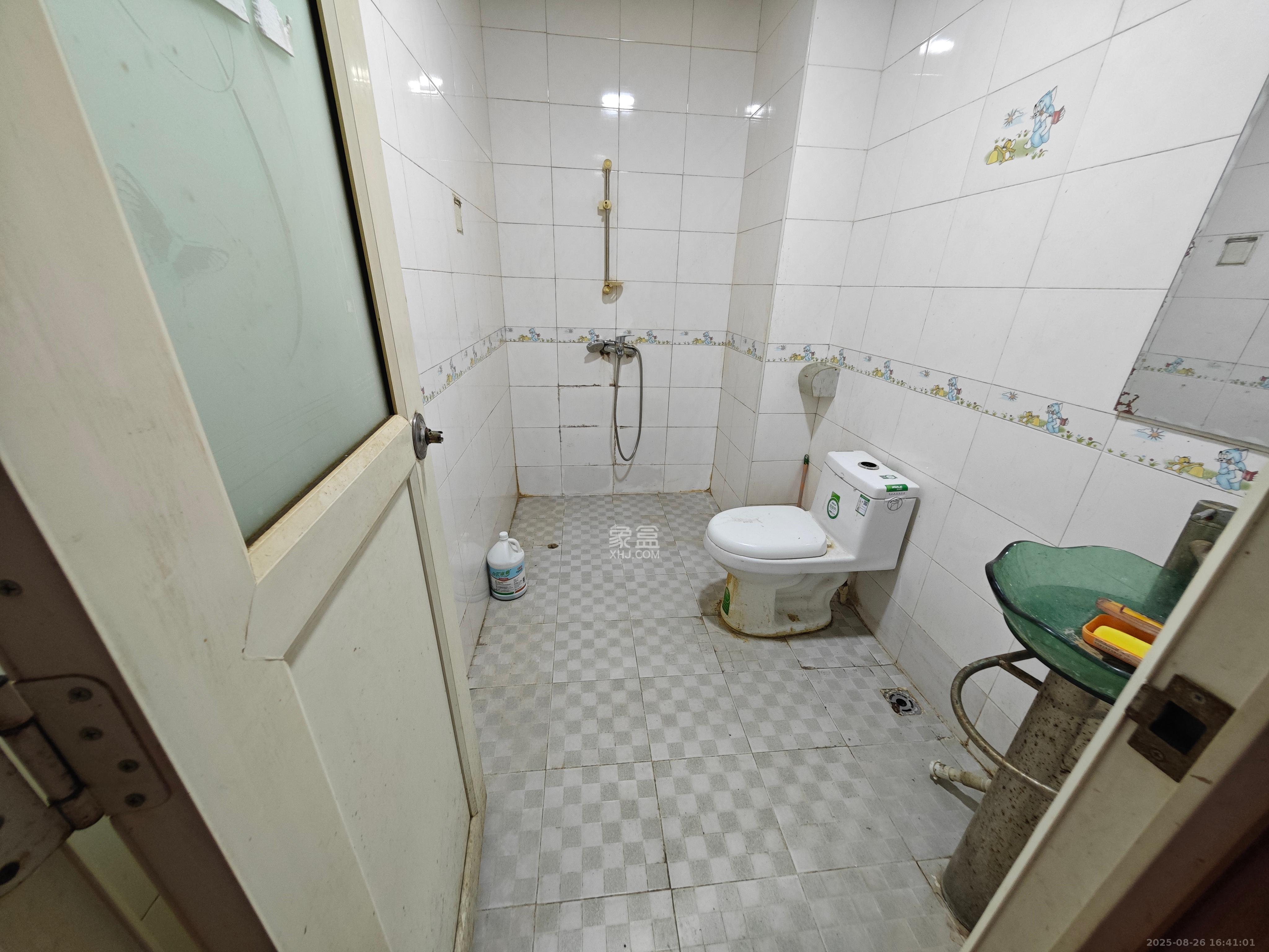 莲湖汽配城 4室2厅2卫 2200.0元/月 莲湖汽配城 4室2厅2卫 2200.0元/月室内图