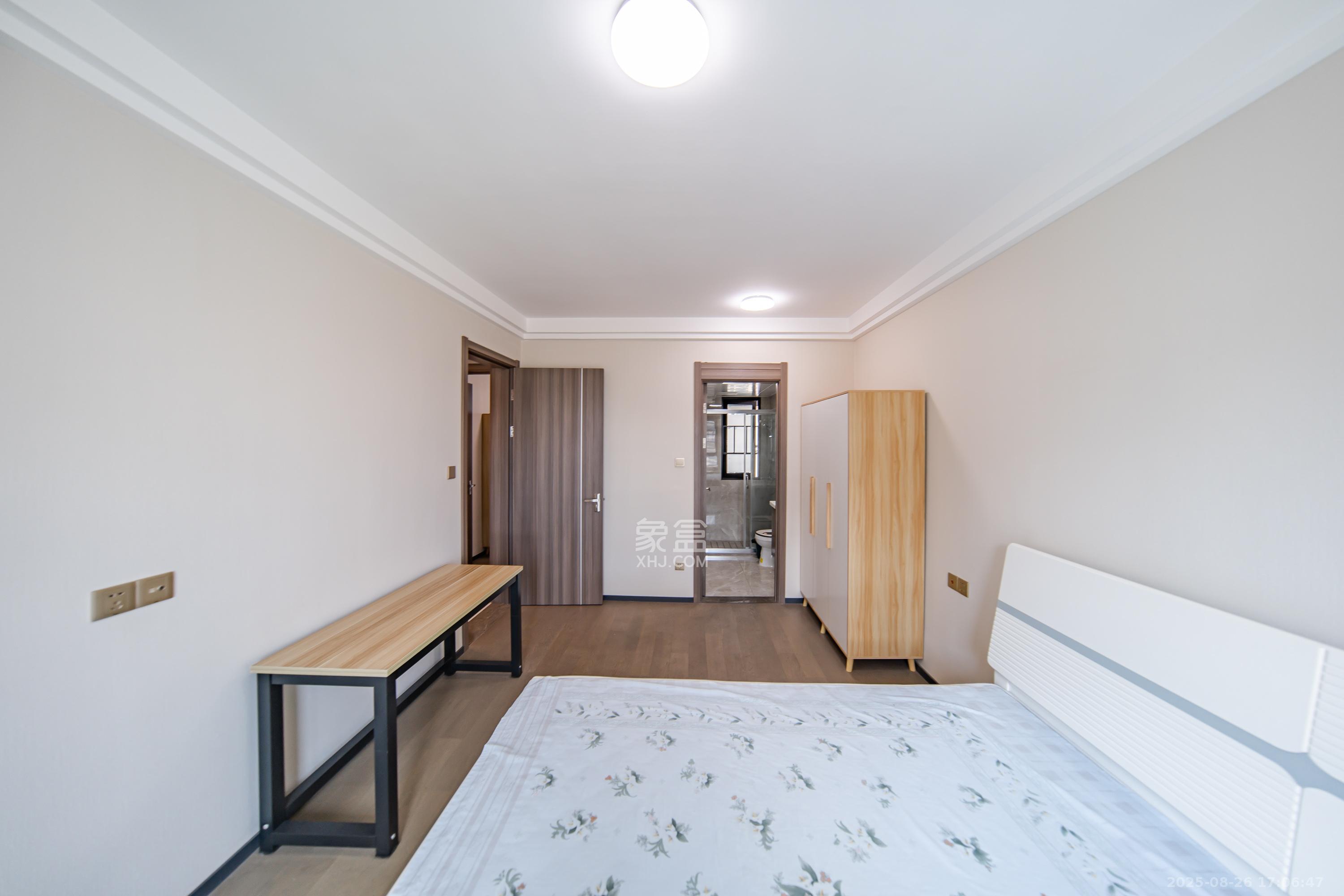 中海阅麓山二期 3室2厅2卫 132.0万 中海阅麓山二期 3室2厅2卫 132.0万卧室