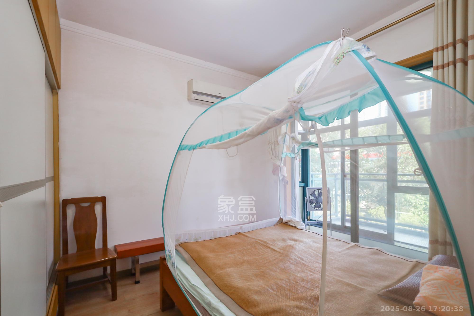 滨江金座  3室2厅2卫    160.0万 滨江金座  3室2厅2卫    160.0万卧室