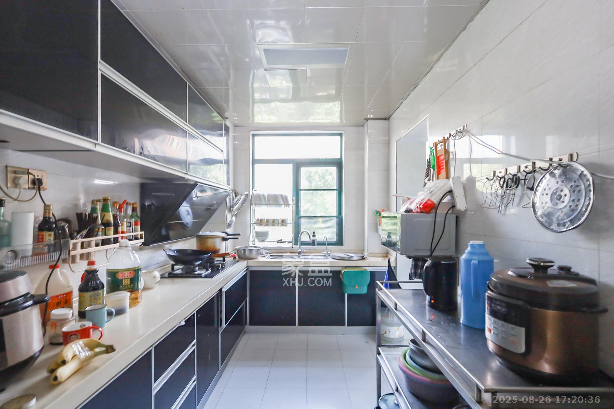 滨江金座  3室2厅2卫    160.0万 滨江金座  3室2厅2卫    160.0万厨房