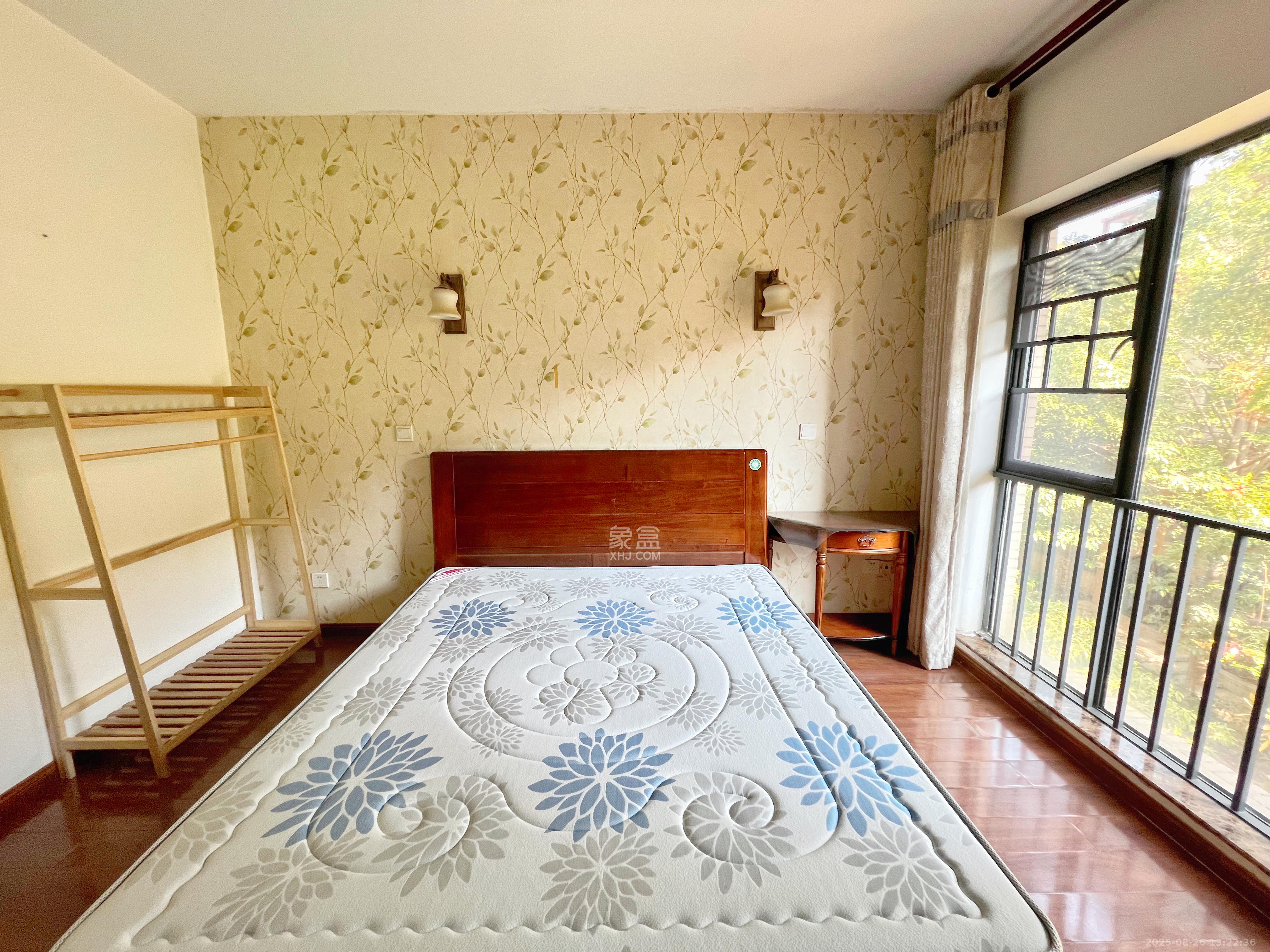 中城丽景香山园 3室2厅2卫 3500.0元/月 中城丽景香山园 3室2厅2卫 3500.0元/月室内图