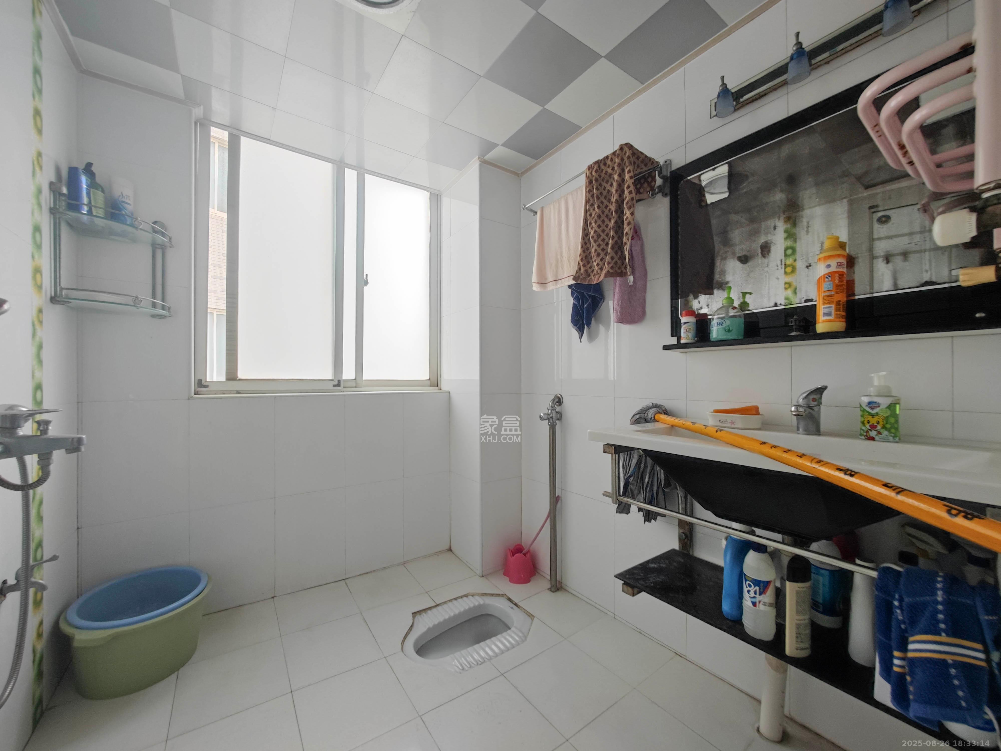 中建桂苑 4室2厅2卫 110.0万 中建桂苑 4室2厅2卫 110.0万卫生间