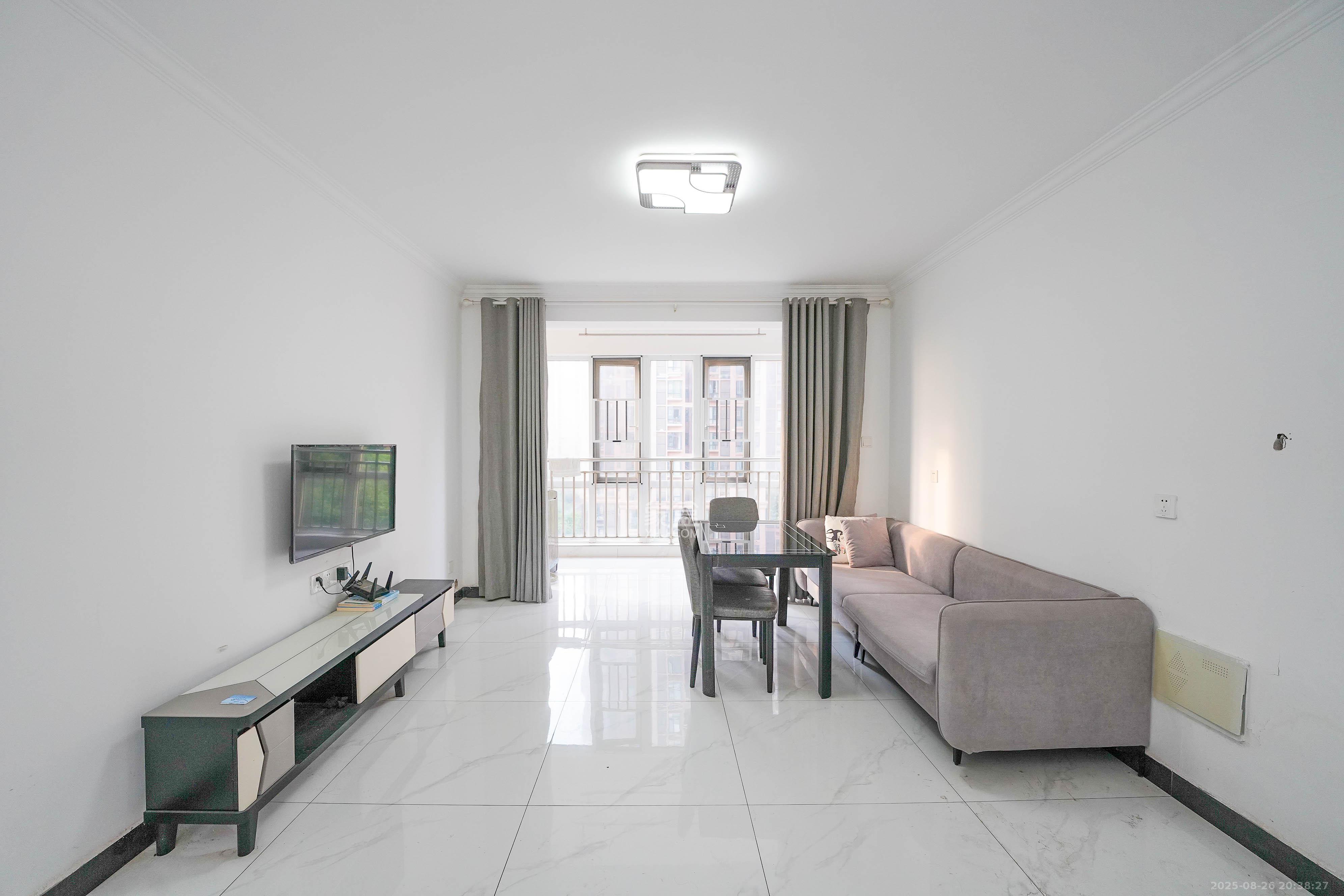 丽发新城  2室2厅1卫    58.0万 丽发新城  2室2厅1卫    58.0万客厅