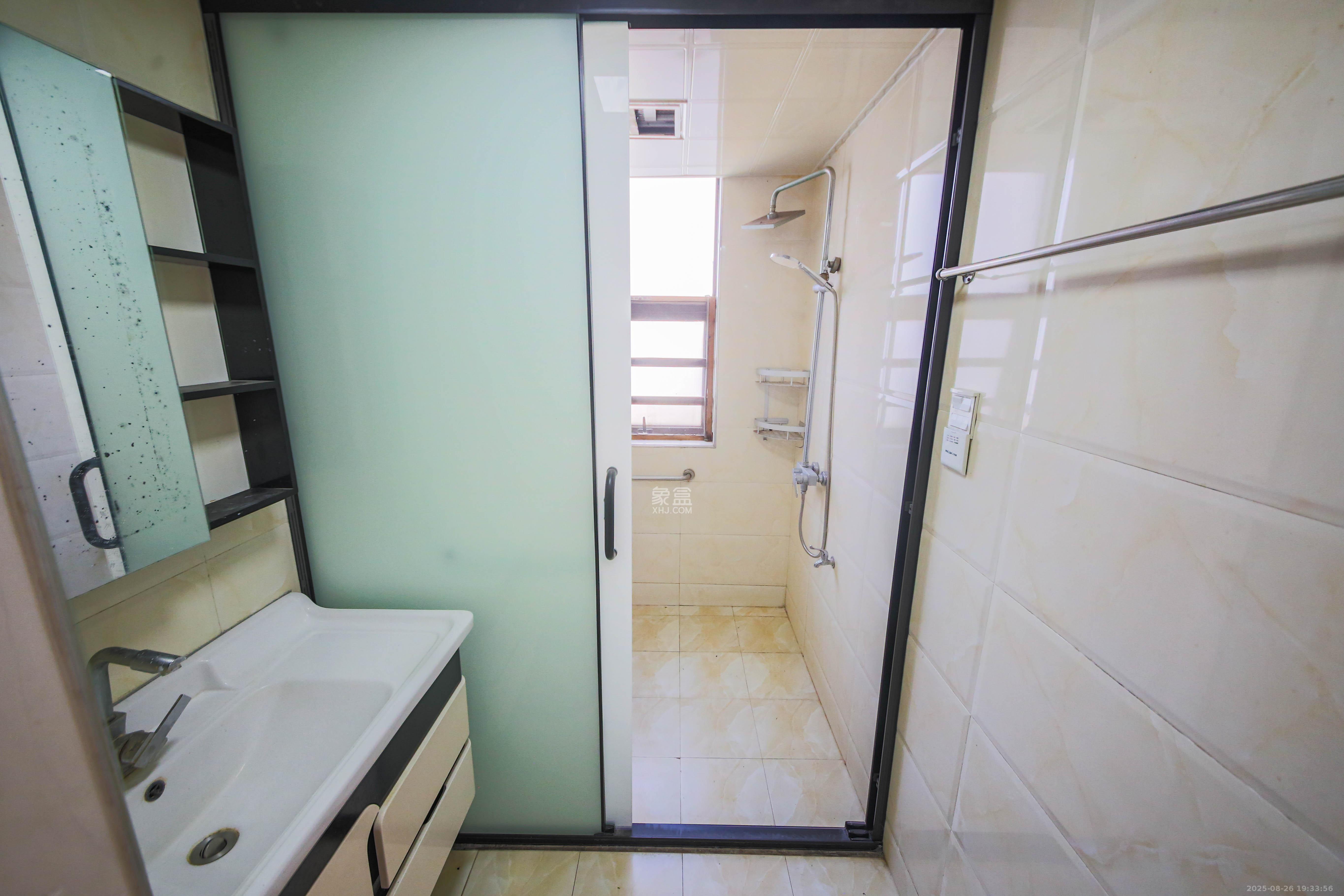 文景领秀  2室2厅1卫    75.0万 文景领秀  2室2厅1卫    75.0万卫生间