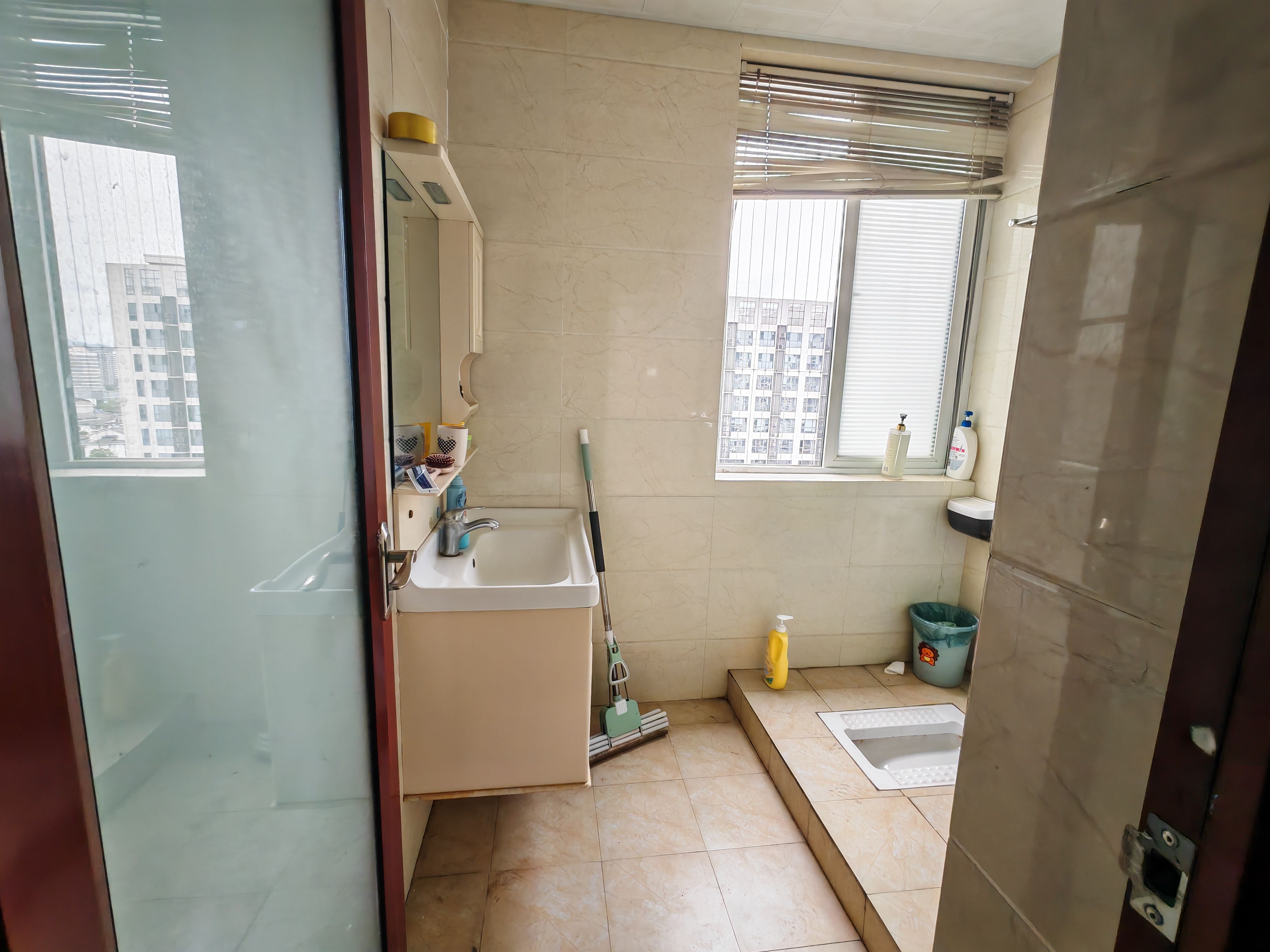 桂花园 3室2厅1卫 1250.0元/月 桂花园 3室2厅1卫 1250.0元/月室内图