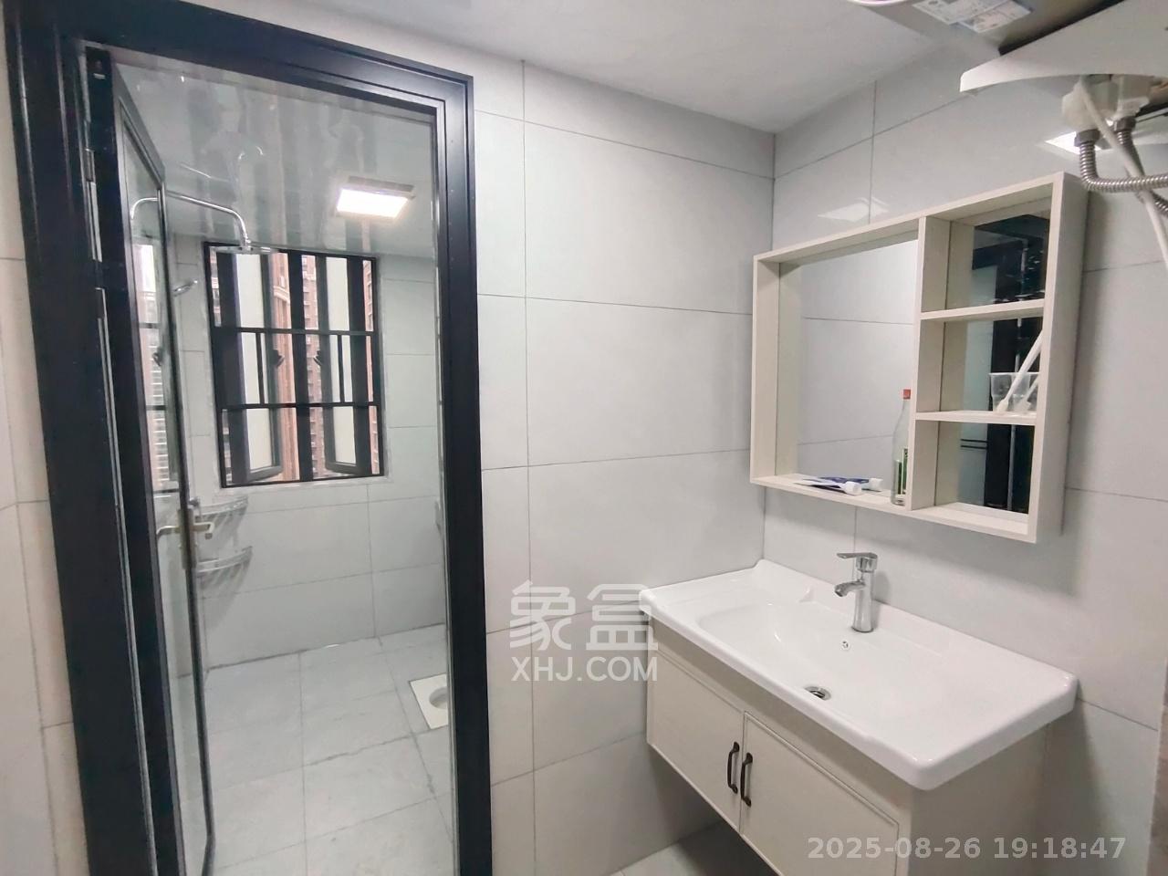 半山壹号  4室2厅2卫    3300.0元/月 半山壹号  4室2厅2卫    3300.0元/月室内图