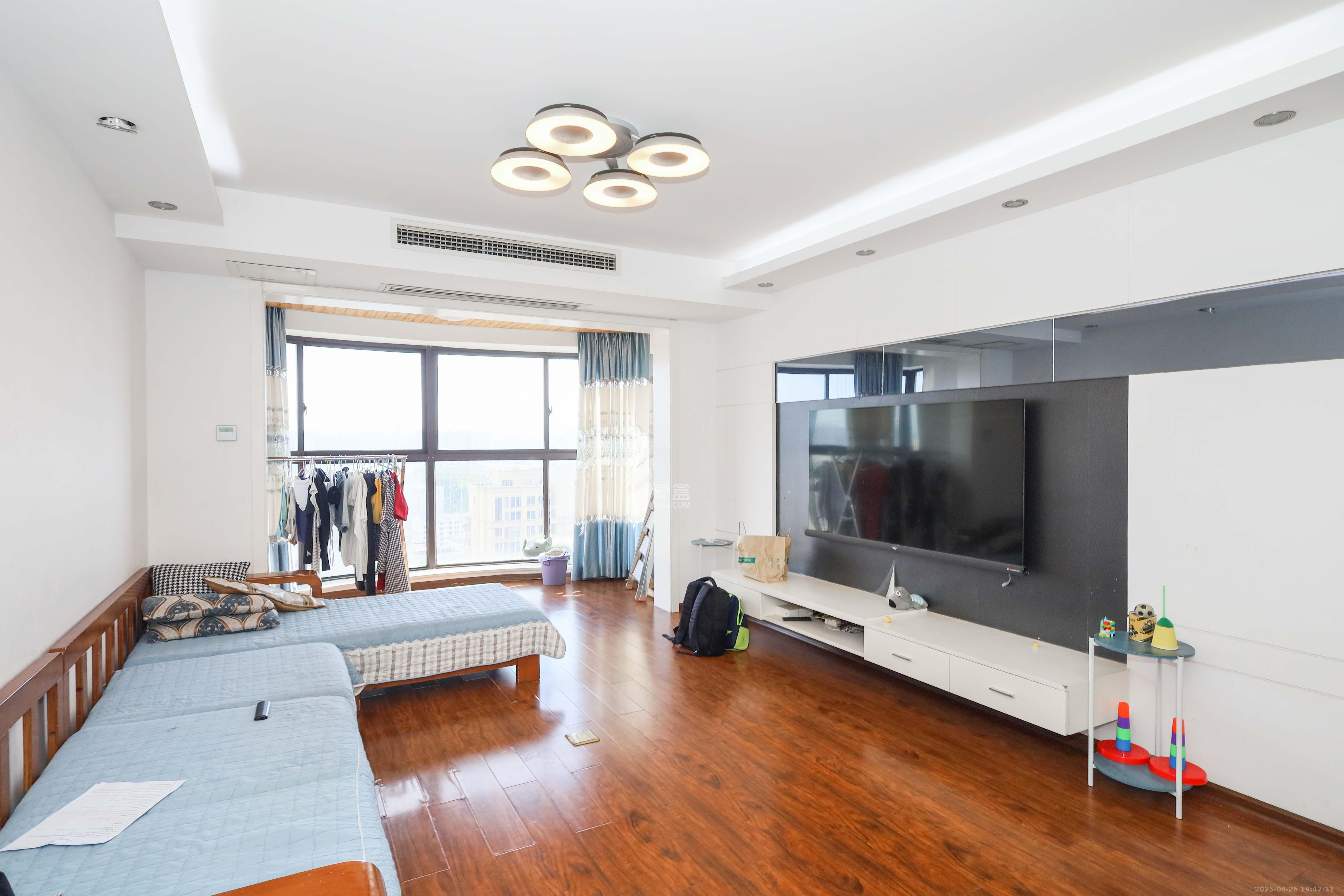 保利麓谷林语F区  3室2厅1卫    83.0万客厅