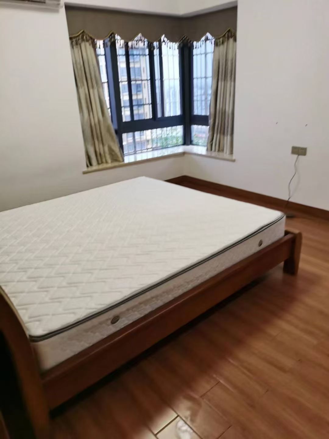 昌茂城邦  4室2厅2卫   4000.00元/月室内图