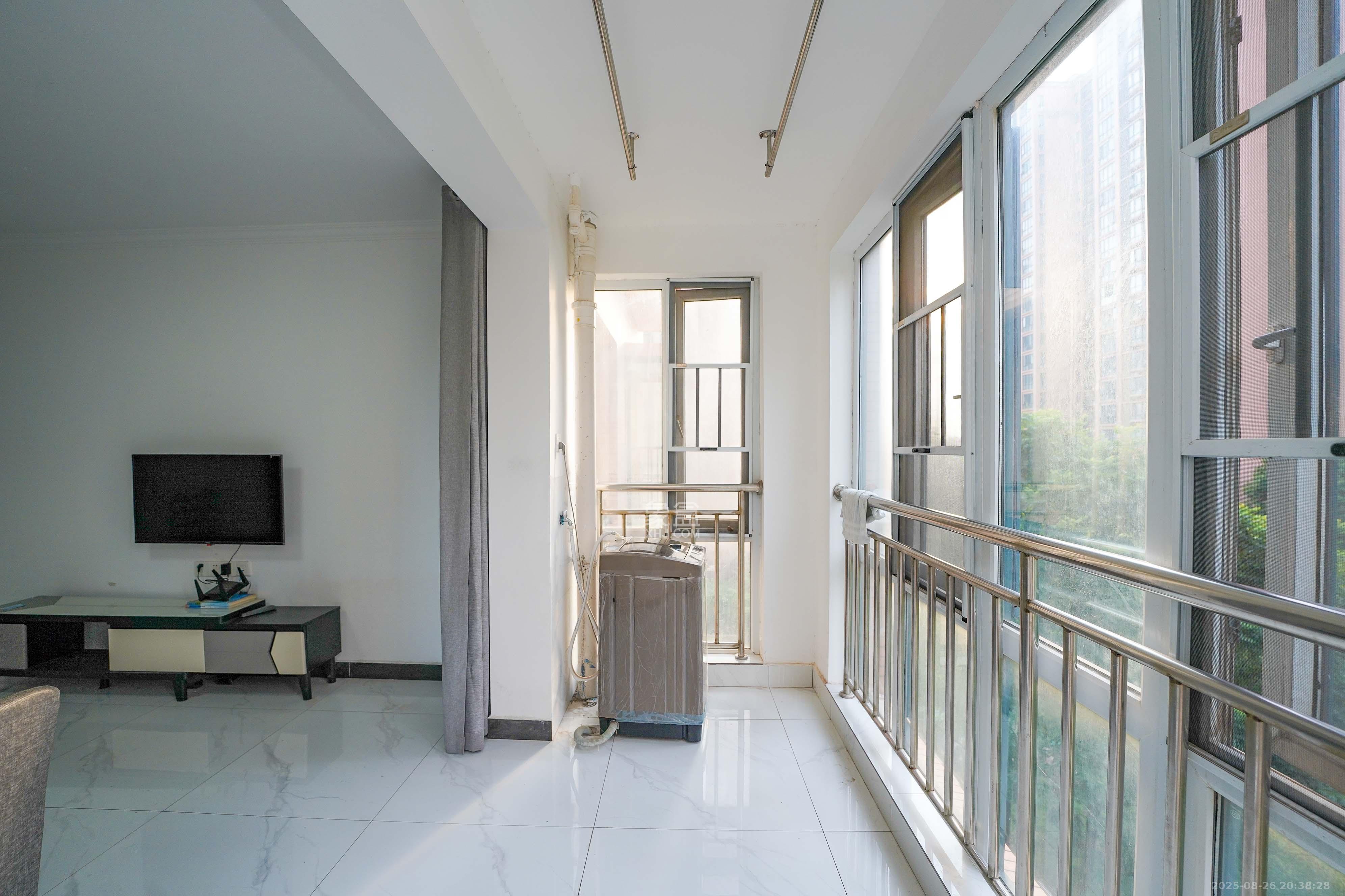 丽发新城  2室2厅1卫    58.0万 丽发新城  2室2厅1卫    58.0万阳台