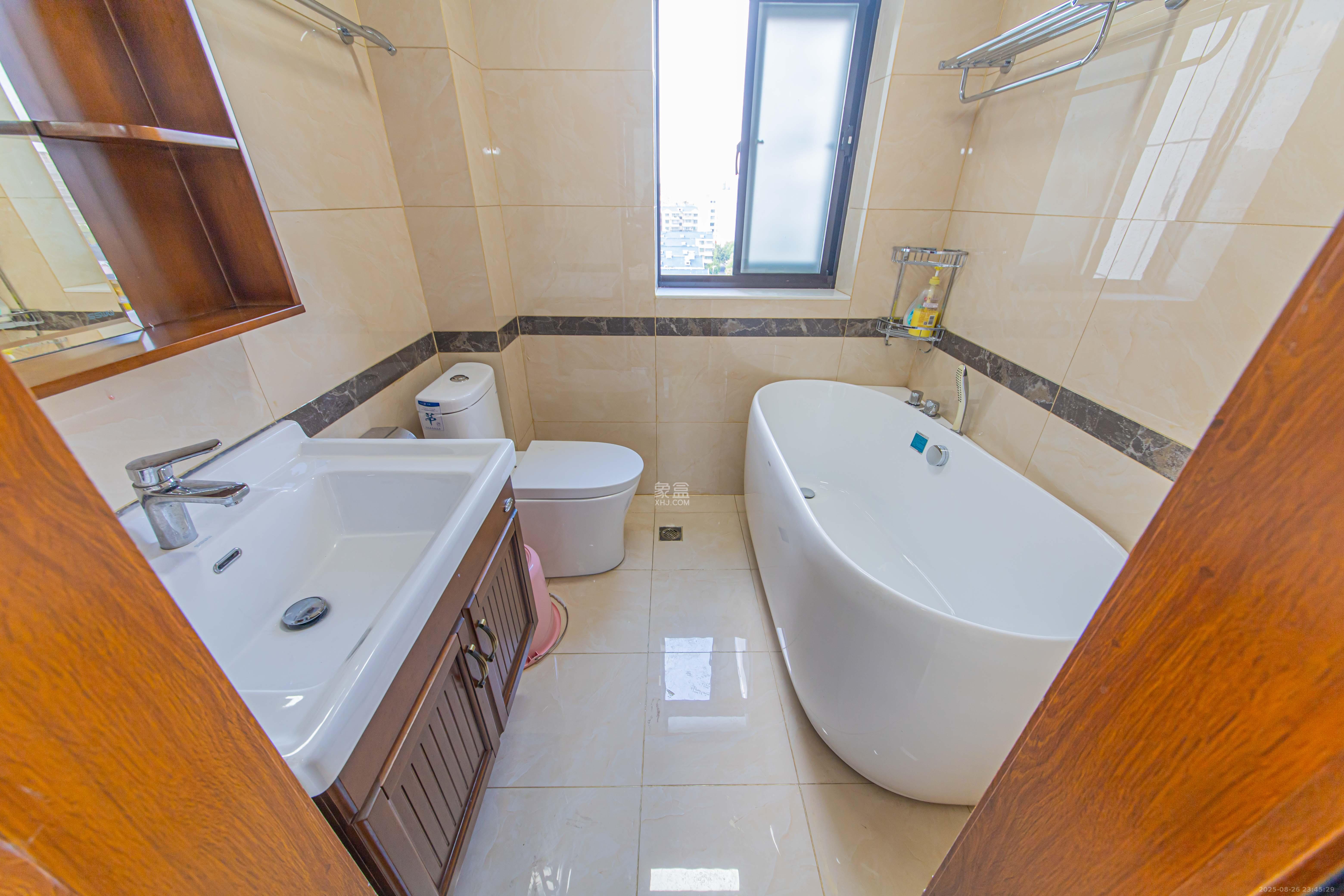 鑫远玲珑  3室2厅2卫    145.0万卫生间